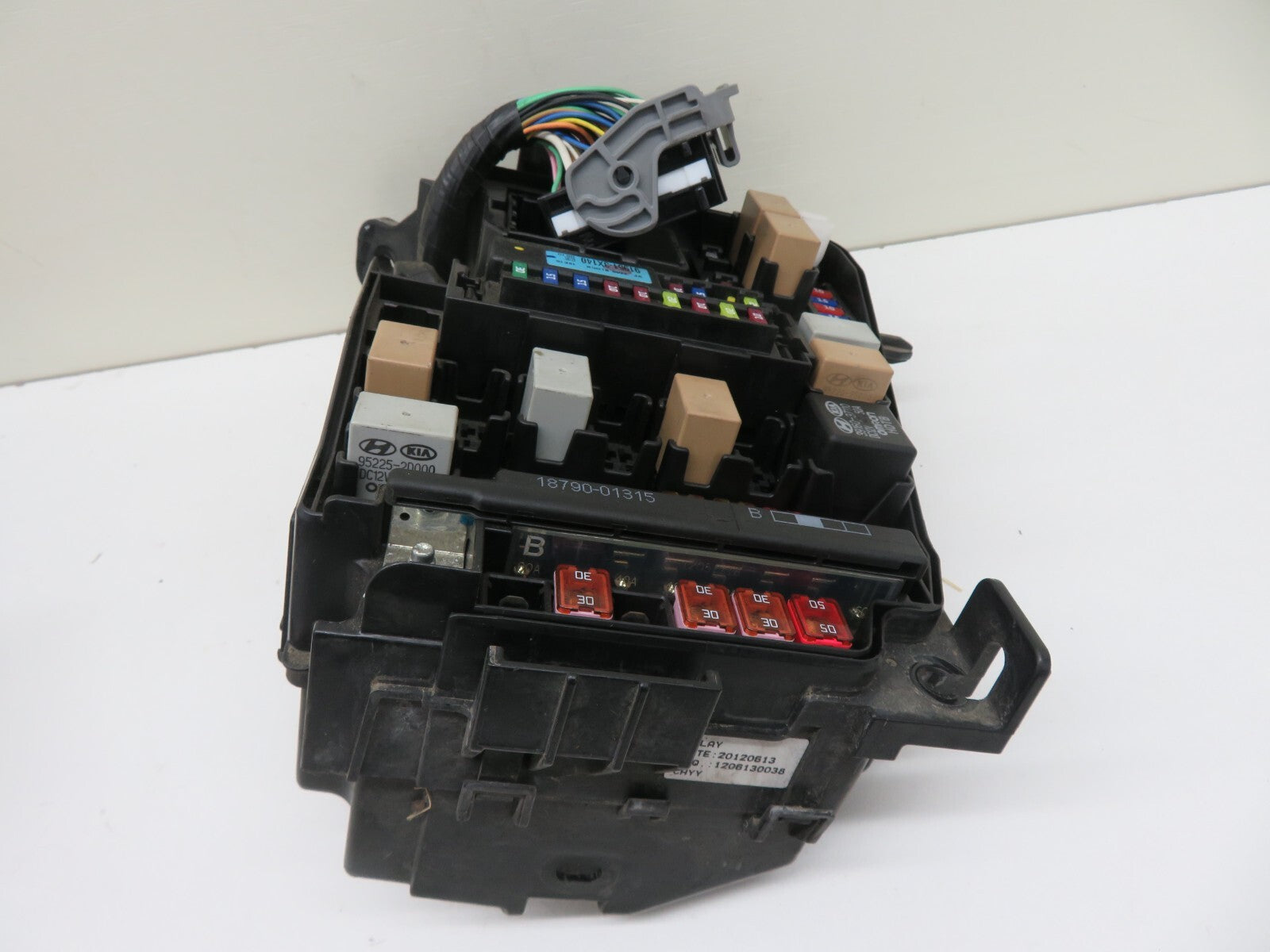 HYUNDAI I40 ENGINE BAY FUSE BOX 84603-3Z410 2011-2015 A581-9