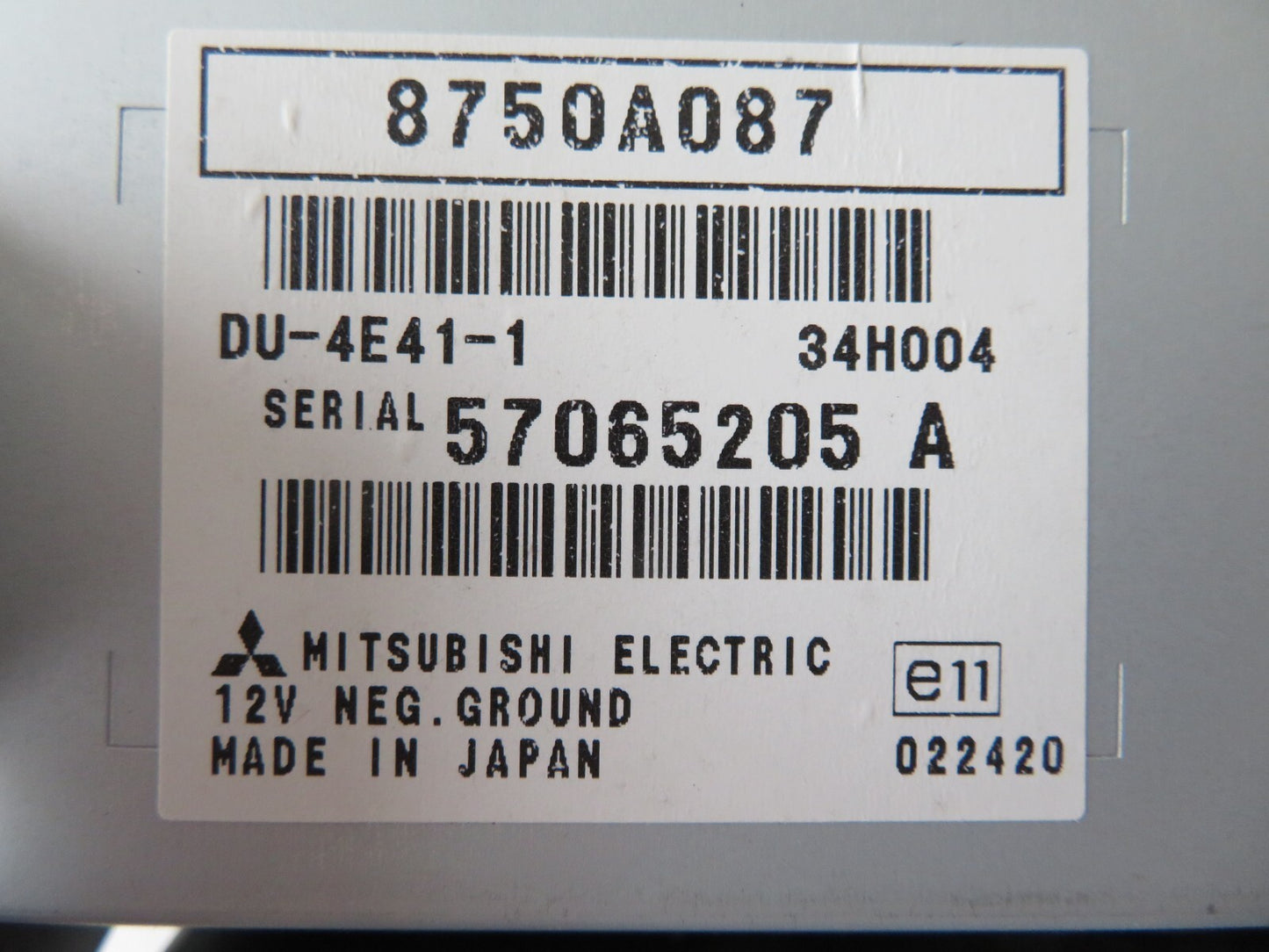 MITSUBISHI GRANDIS RADIO CONTROL DISPLAY SCREEN 8750A087 2004-2010 AMS1151