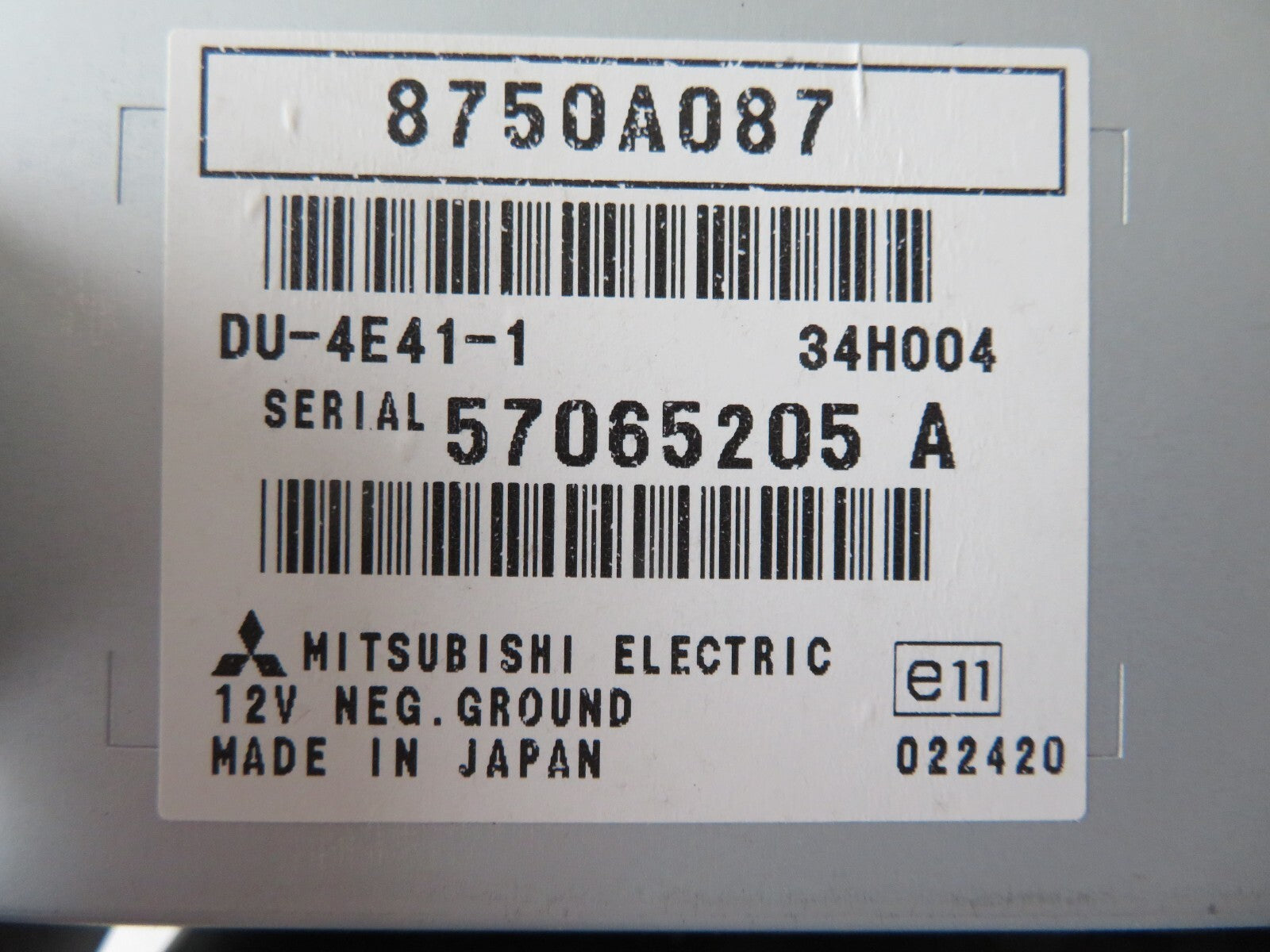 MITSUBISHI GRANDIS RADIO CONTROL DISPLAY SCREEN 8750A087 2004-2010 AMS1151