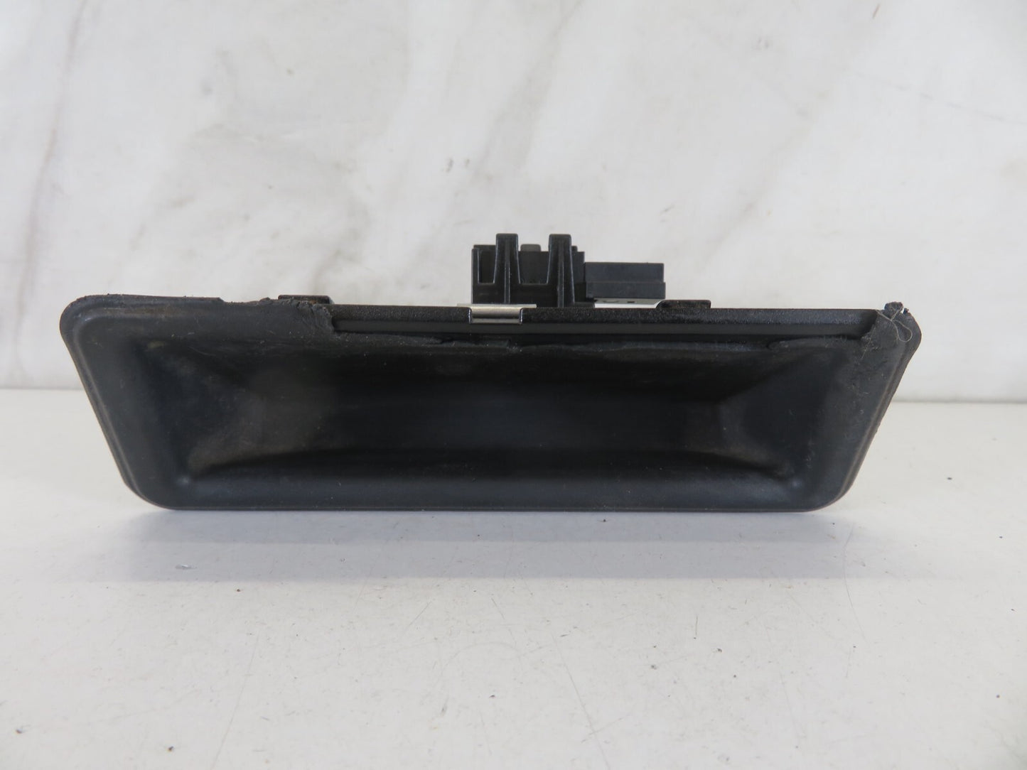 BMW 1 SERIES E88 BOOT HANDLE SWITCH 7118158 2007-2013 A1218-14