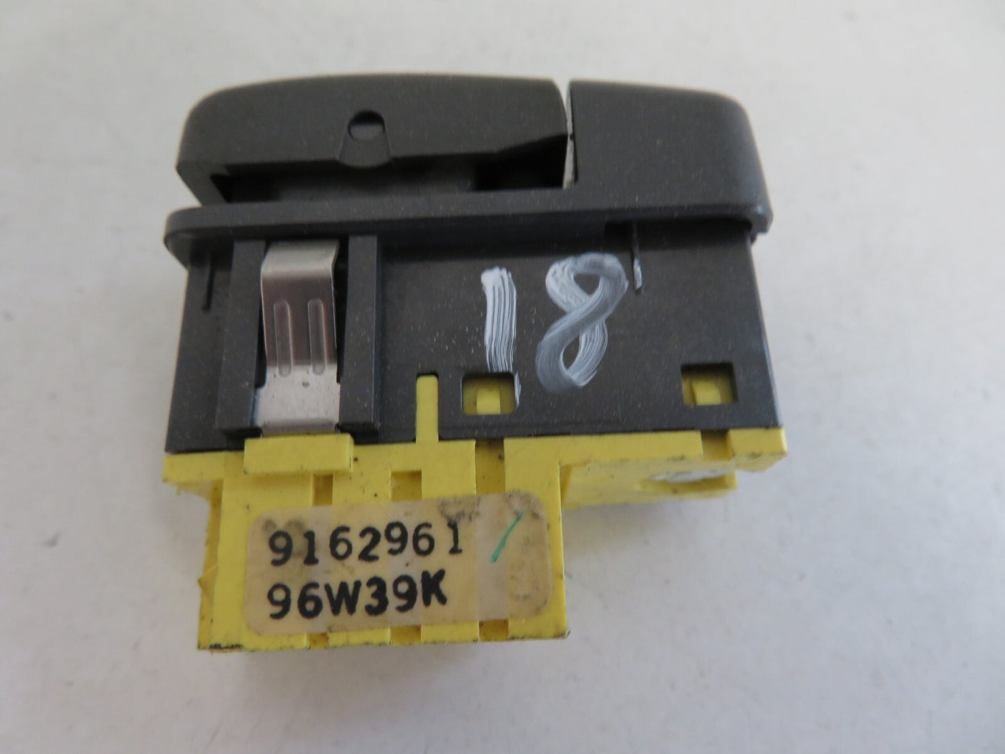 VOLVO C70 FRONT FOG LIGHT SWITCH 9162961 1996-2004 MIX1533-18