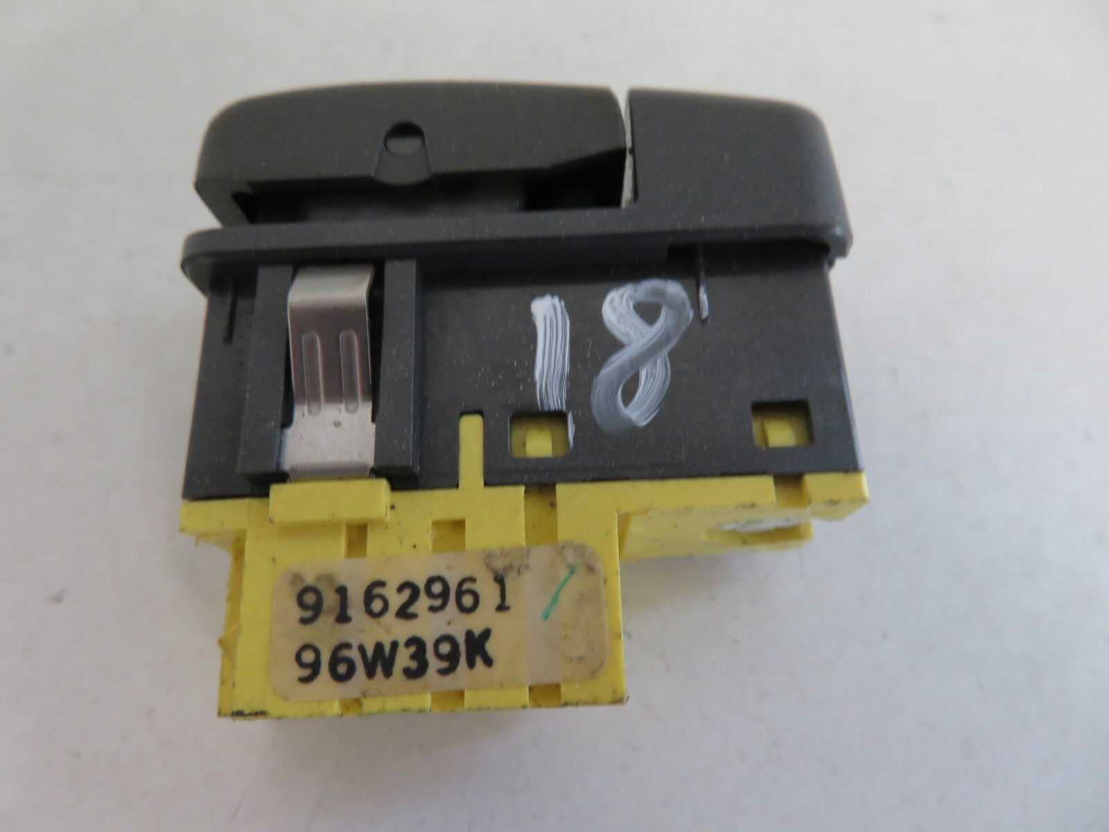VOLVO C70 FRONT FOG LIGHT SWITCH 9162961 1996-2004 MIX1533-18