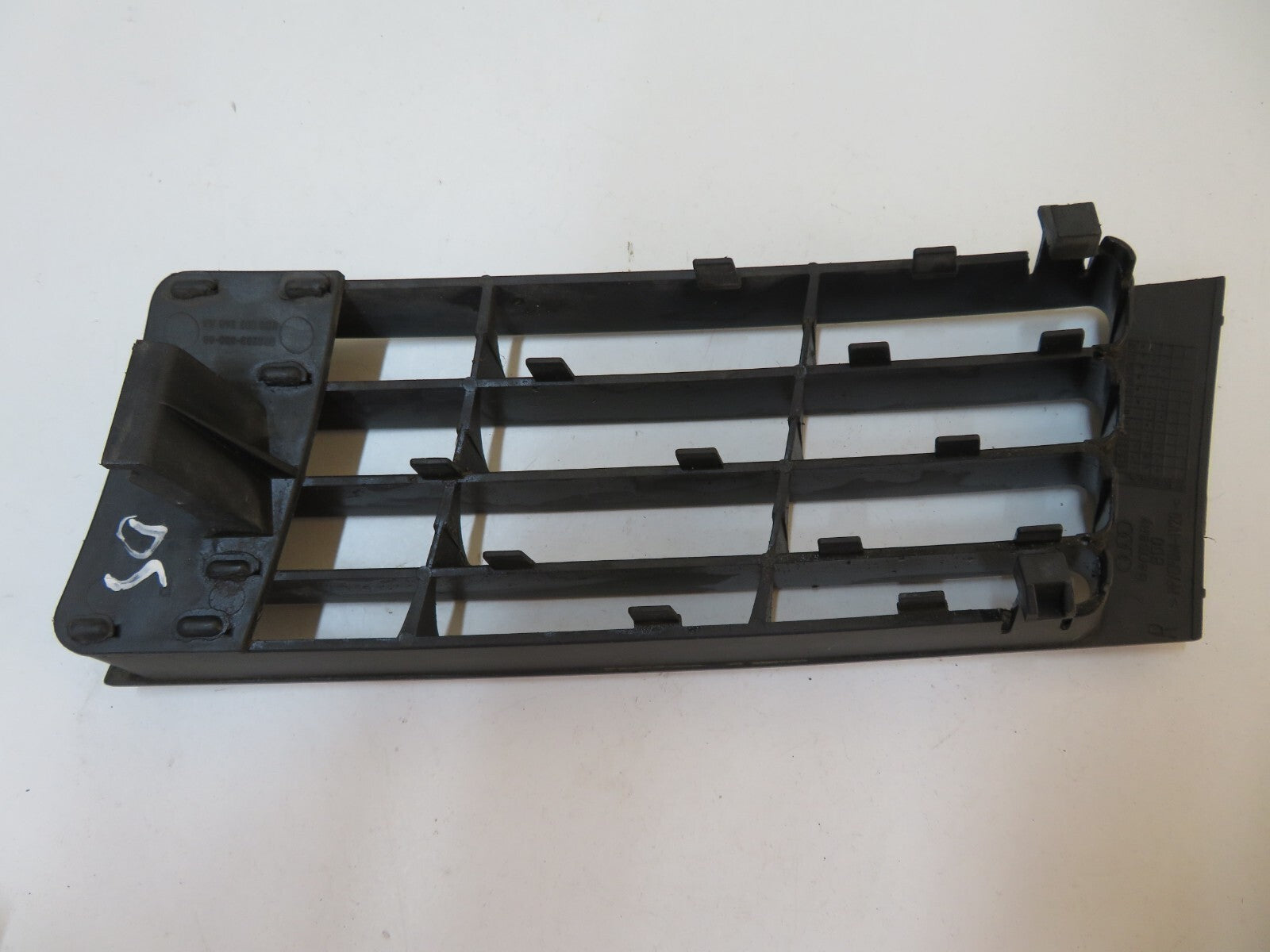 AUDI A4 B5 AVANT FACELIFT FRONT DRIVER OS BUMPER GRILL 2001 AS15