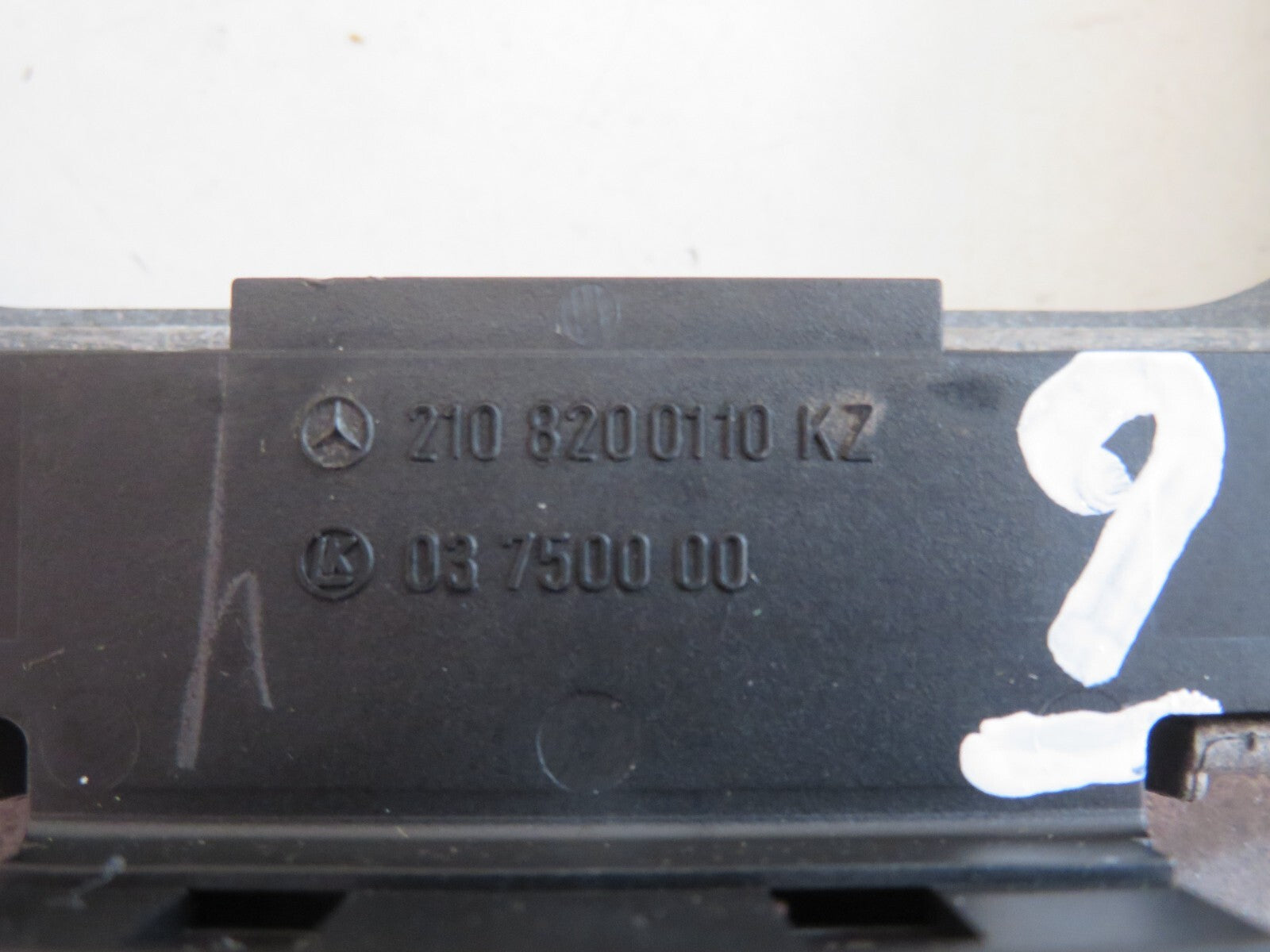 MERCEDES E CLASS W210 GEAR SELECTOR SURROUND TRIM WITH SWITCHES 1995-2002 1129-9