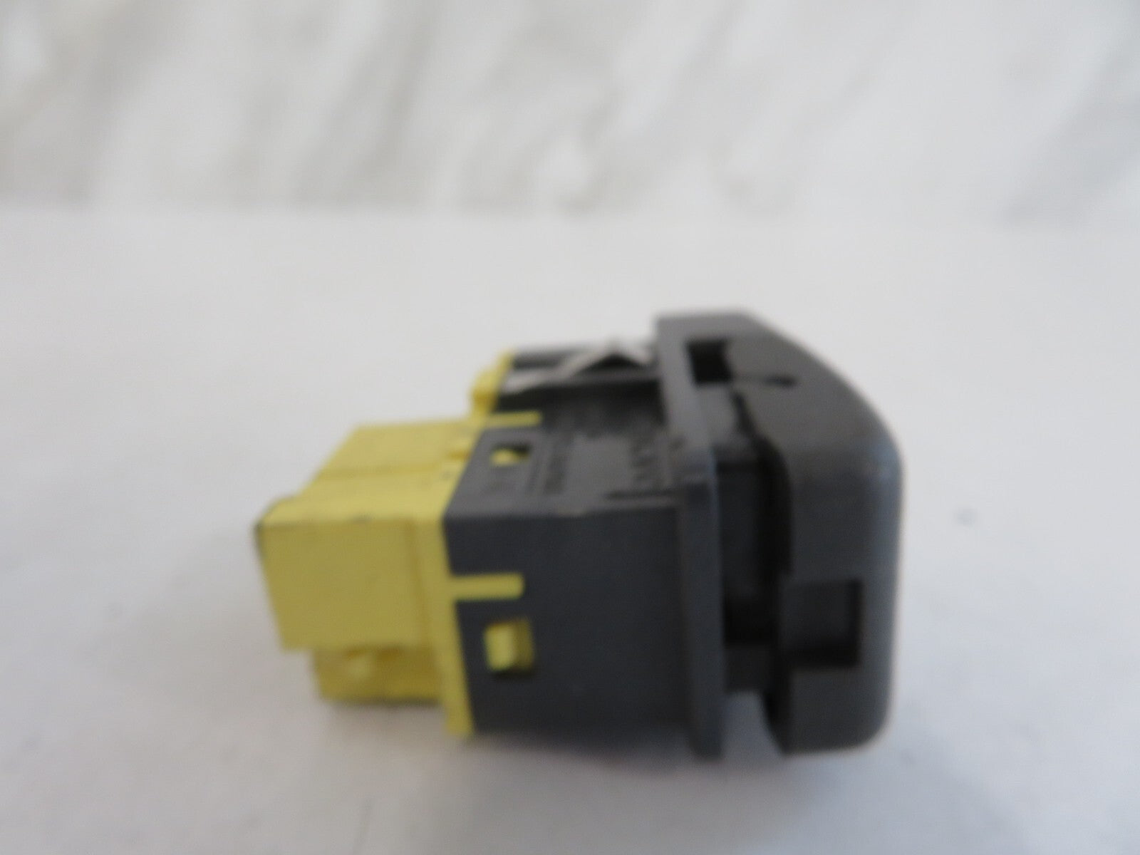 VOLVO C70 FRONT FOG LIGHT SWITCH 9162961 1996-2004 MIX1533-18