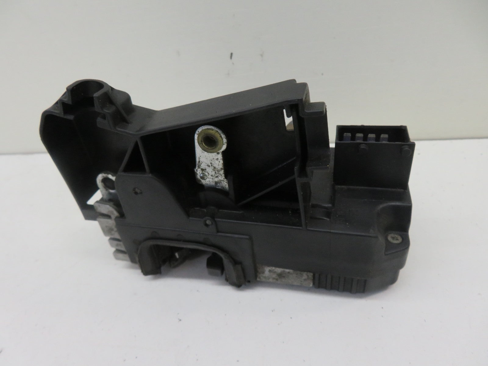 VAUXHALL ZAFIRA A OSF DRIVER DOOR LOCK CATCH 24444817 1999-2005 1353-2