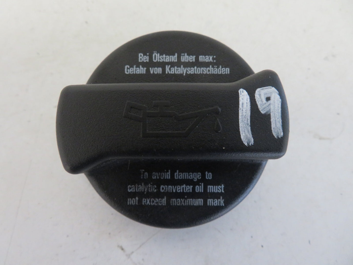 AUDI A8 D2 ENGINE OIL CAP 1998-2002 A1636-19