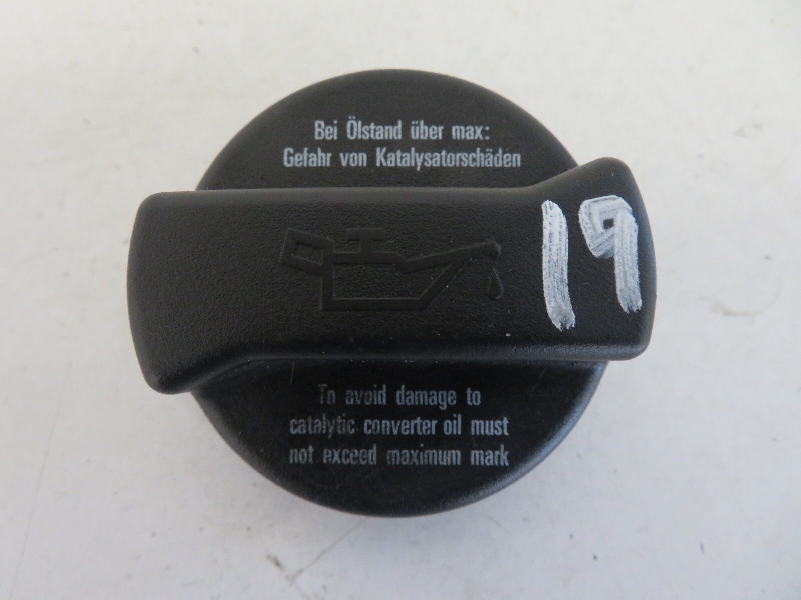 AUDI A8 D2 ENGINE OIL CAP 1998-2002 A1636-19