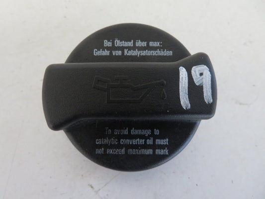 AUDI A8 D2 ENGINE OIL CAP 1998-2002 A1636-19