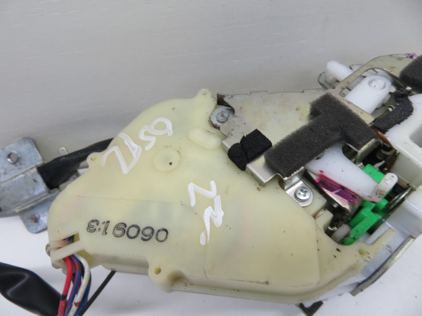 HONDA CRV MK2 OSR DOOR LOCK CATCH RIGHT REAR 2002-2006 1651-22