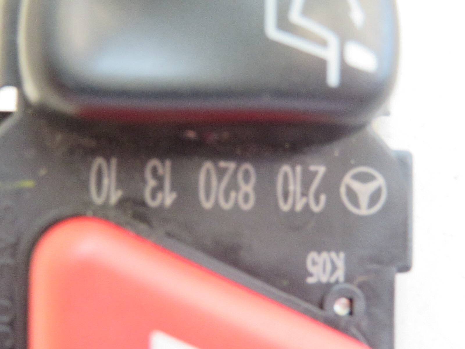 MERCEDES E CLASS W210 HAZARD WARNING SWITCH 2108201310 1995-2002 1129-14