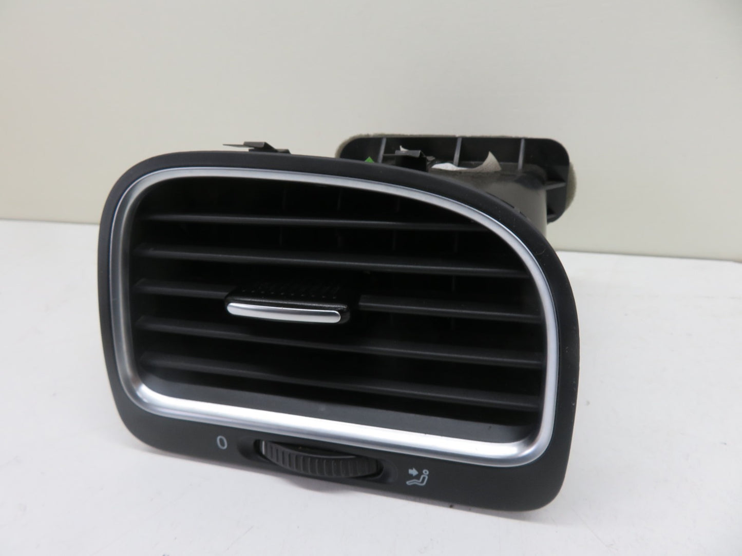 VW GOLF MK6 OS DRIVER SIDE DASHBOARD AIR VENT 2009-2013 REF-7
