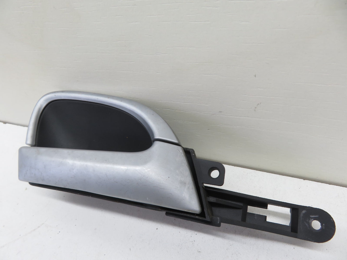 PORSCHE CAYENNE 955 OS DRIVER REAR INTERIOR DOOR HANDLE  2003-2006 1634-10