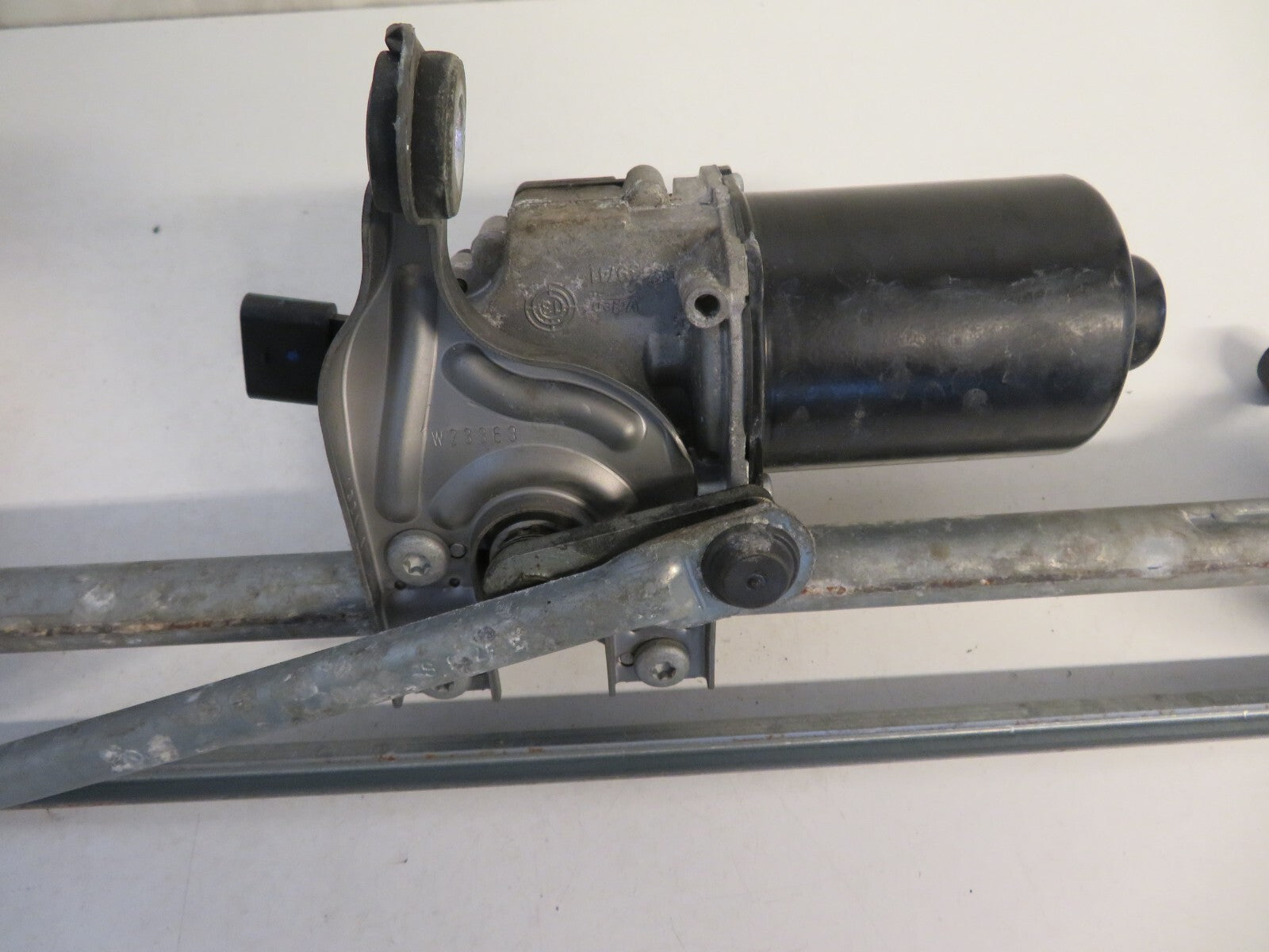 BMW 1 SERIES F20 FRONT WIPER MOTOR 7267504 2012-2015 AMS1445