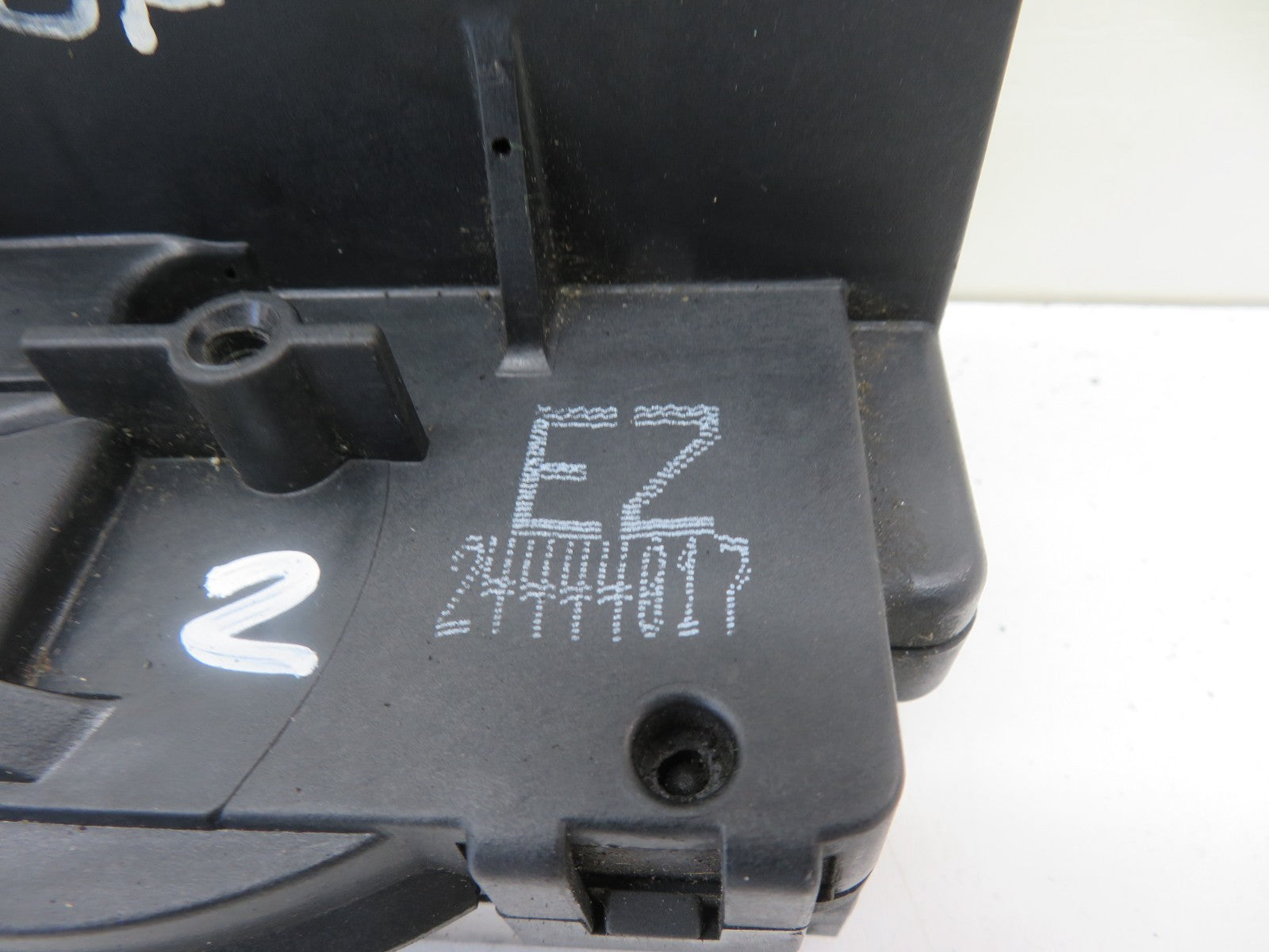 VAUXHALL ZAFIRA A OSF DRIVER DOOR LOCK CATCH 24444817 1999-2005 1353-2