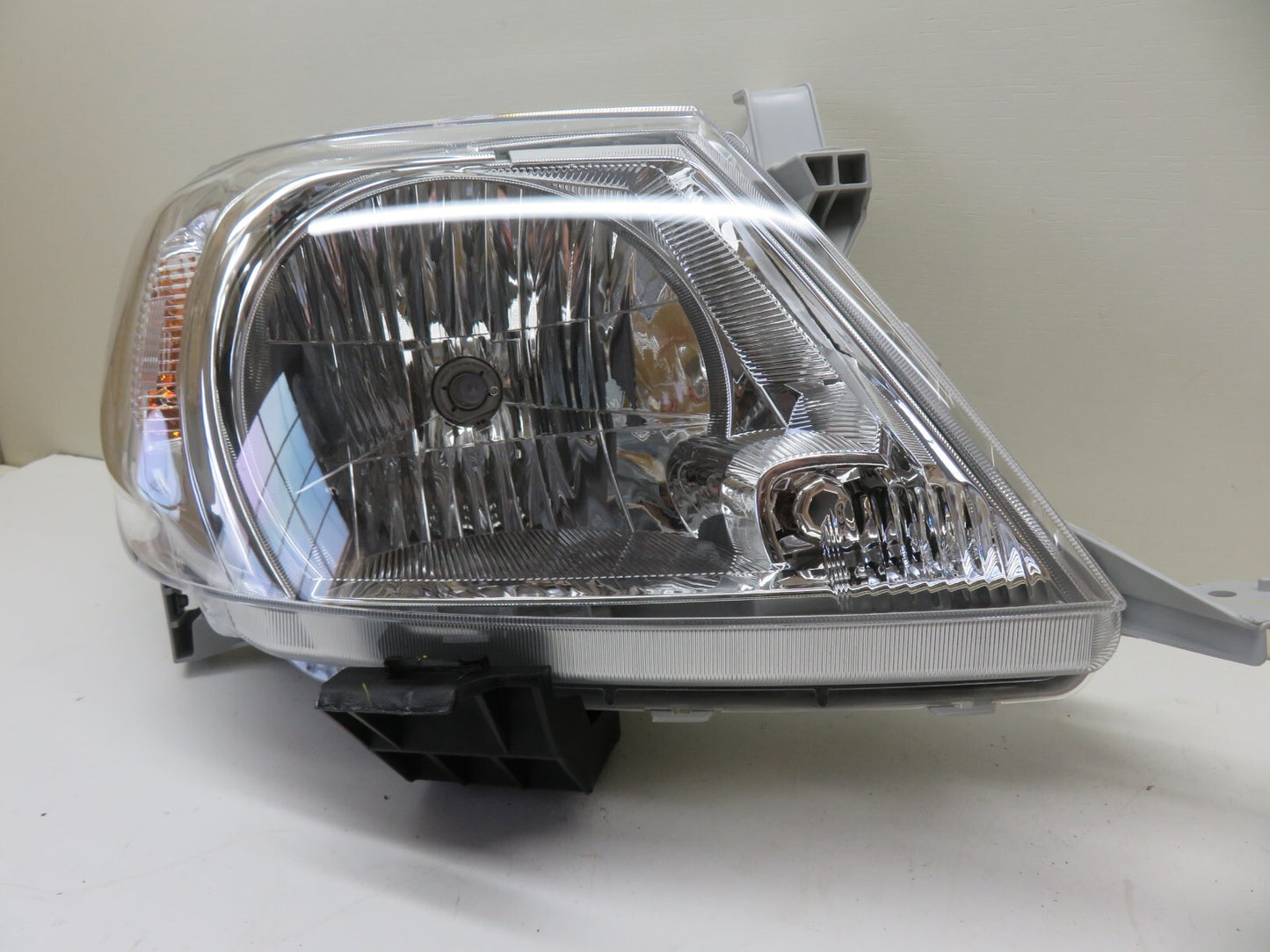 OS DRIVER SIDE HEADLIGHT FOR TOYOTA HILUX 81110-0K180 2009-2015