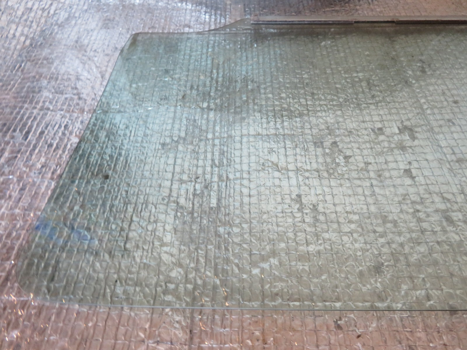 SUZUKI JIMNY OSF WINDOW GLASS 1998-2018