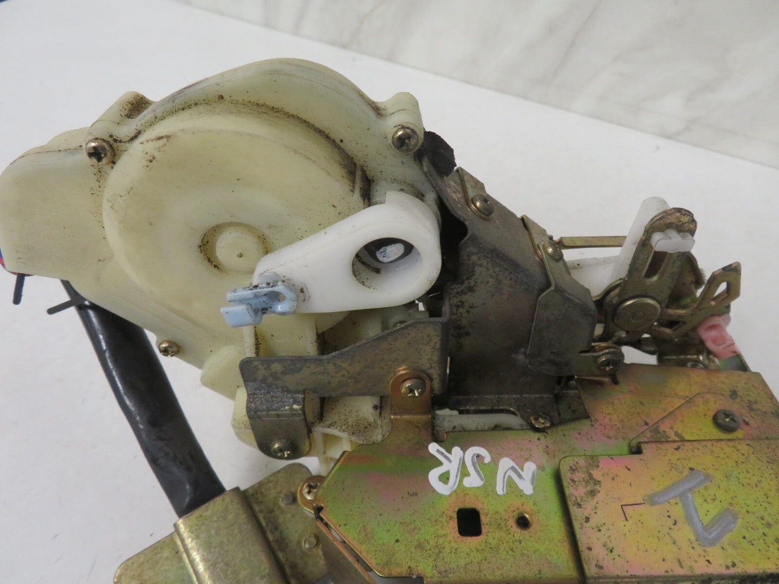 HONDA CRV MK2 NSR DOOR LOCK CATCH 2002-2006 1624-1