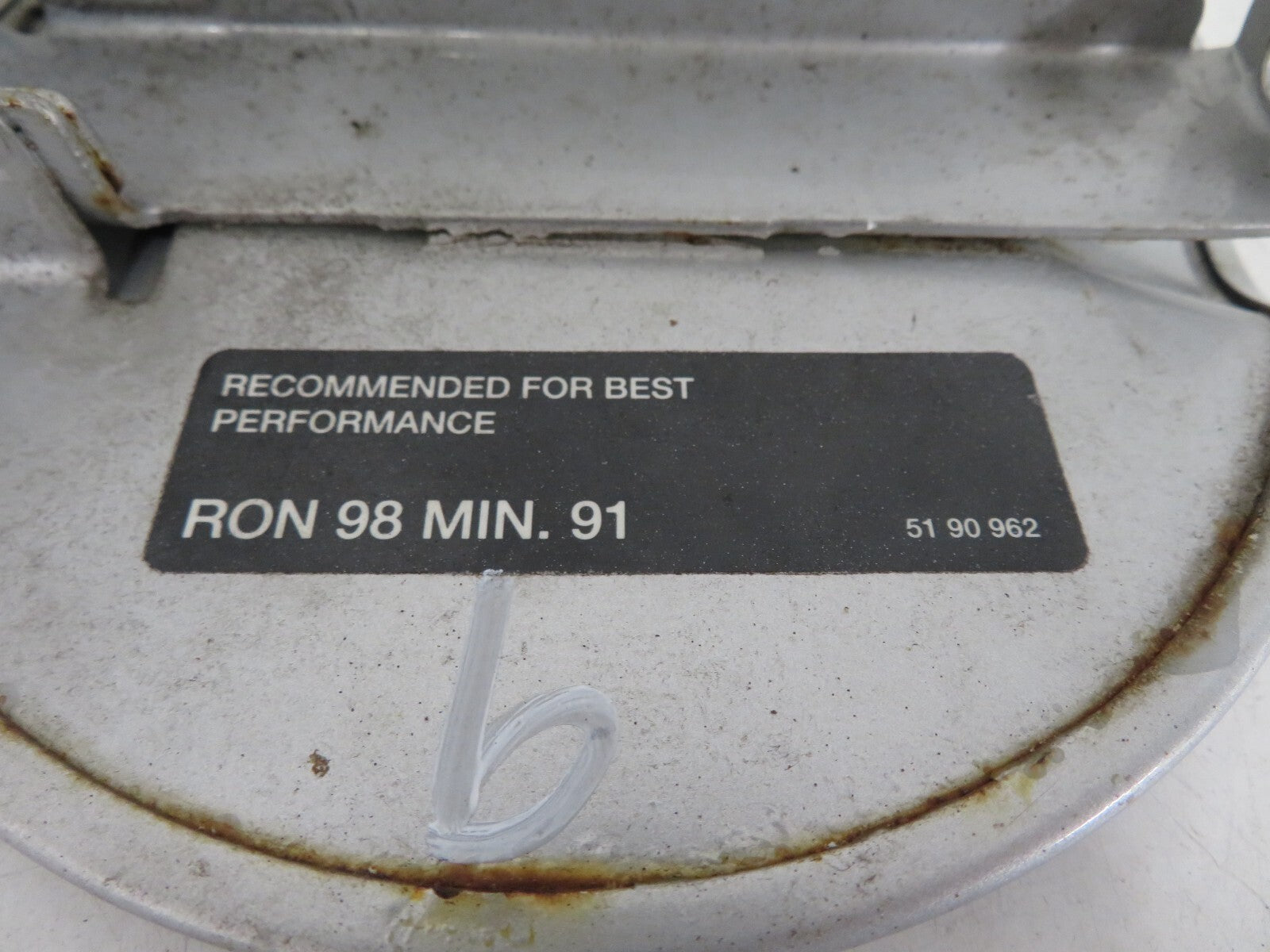 SAAB 93 9-3 FUEL TANK DOOR FLAP 5190962 1998-2001 1617-9