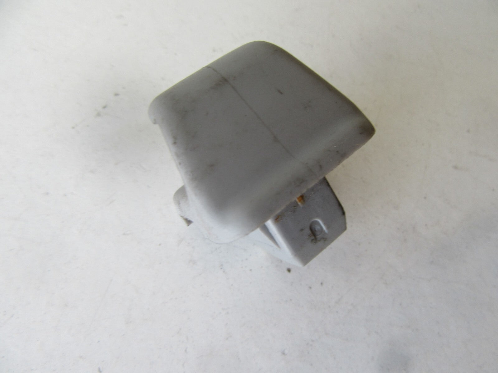 DAIHATSU YRV SUN VISOR CLIP 2000-2005 HW03