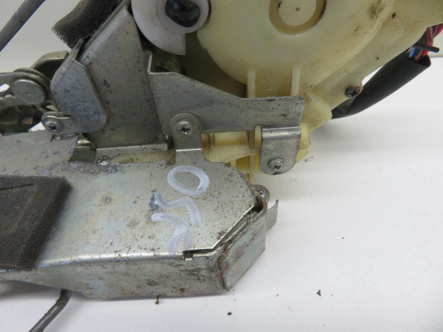 HONDA CRV MK2 OSR DOOR LOCK CATCH RIGHT REAR 2002-2006 1651-22