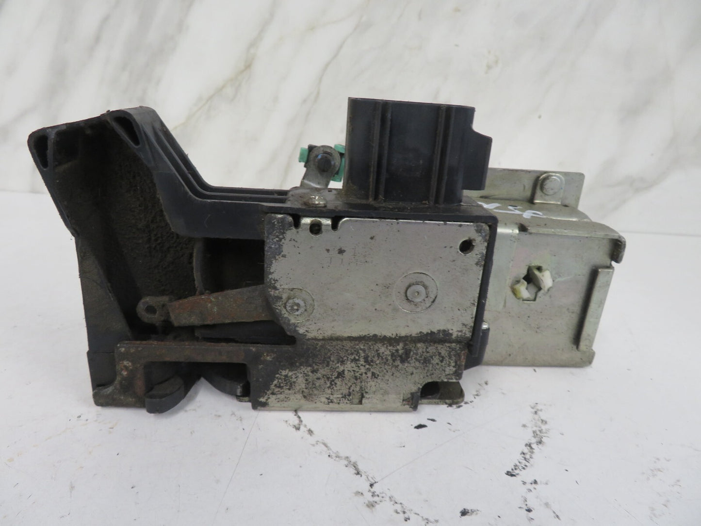 FORD TRANSIT CONNECT NS PASSENGER DOOR LOCK CATCH 2T1AV21813BE 2002-2006 A1219-3