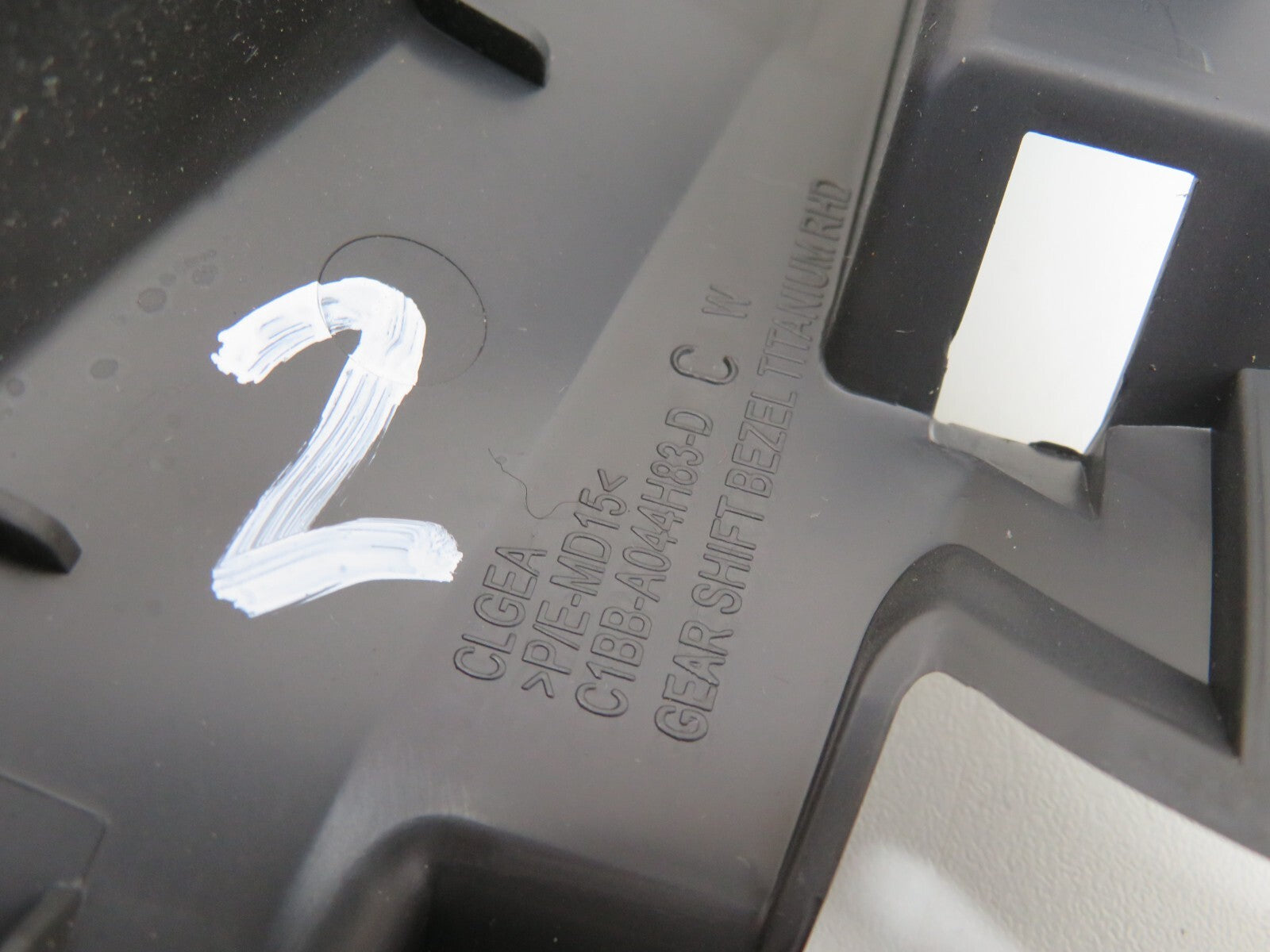 FORD FIESTA MK7 ST180 GEAR SELECTOR SURROUND TRIM 2013-2017 1402-2