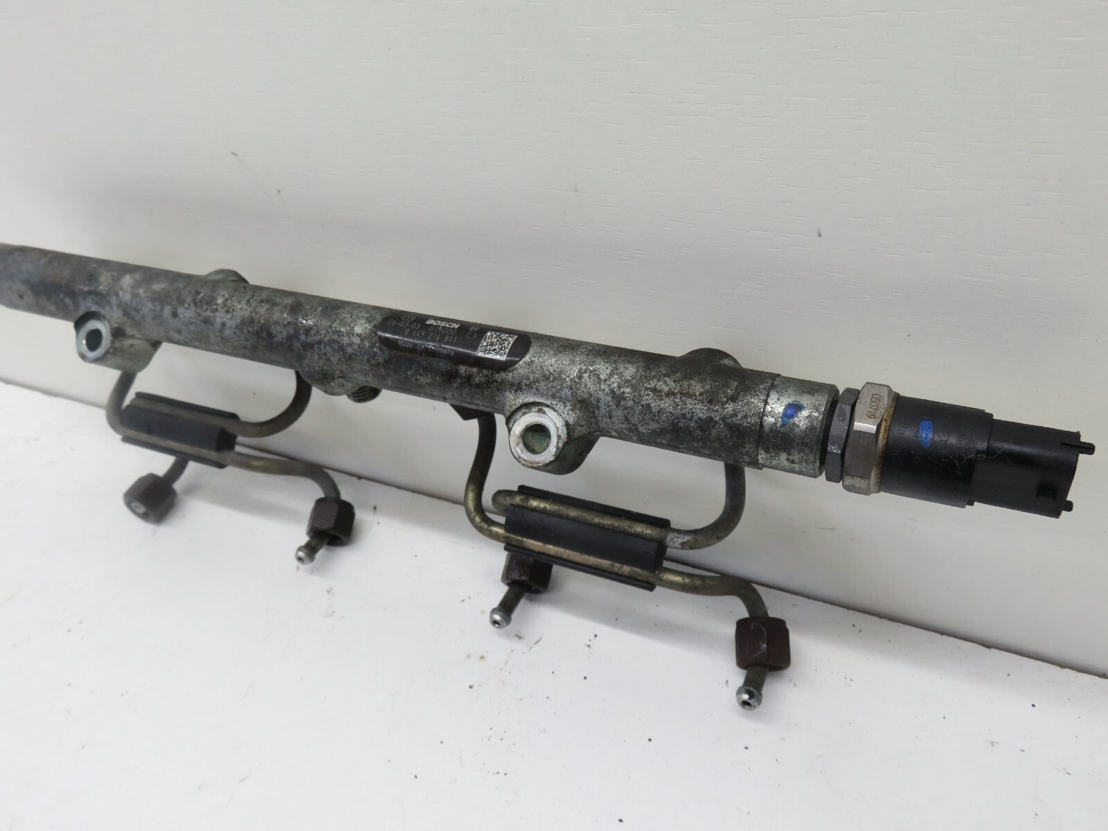 LAND ROVER FREELANDER 1 DIESEL FUEL INJECTOR RAIL WITH PIPES  1997-2006 1107-7