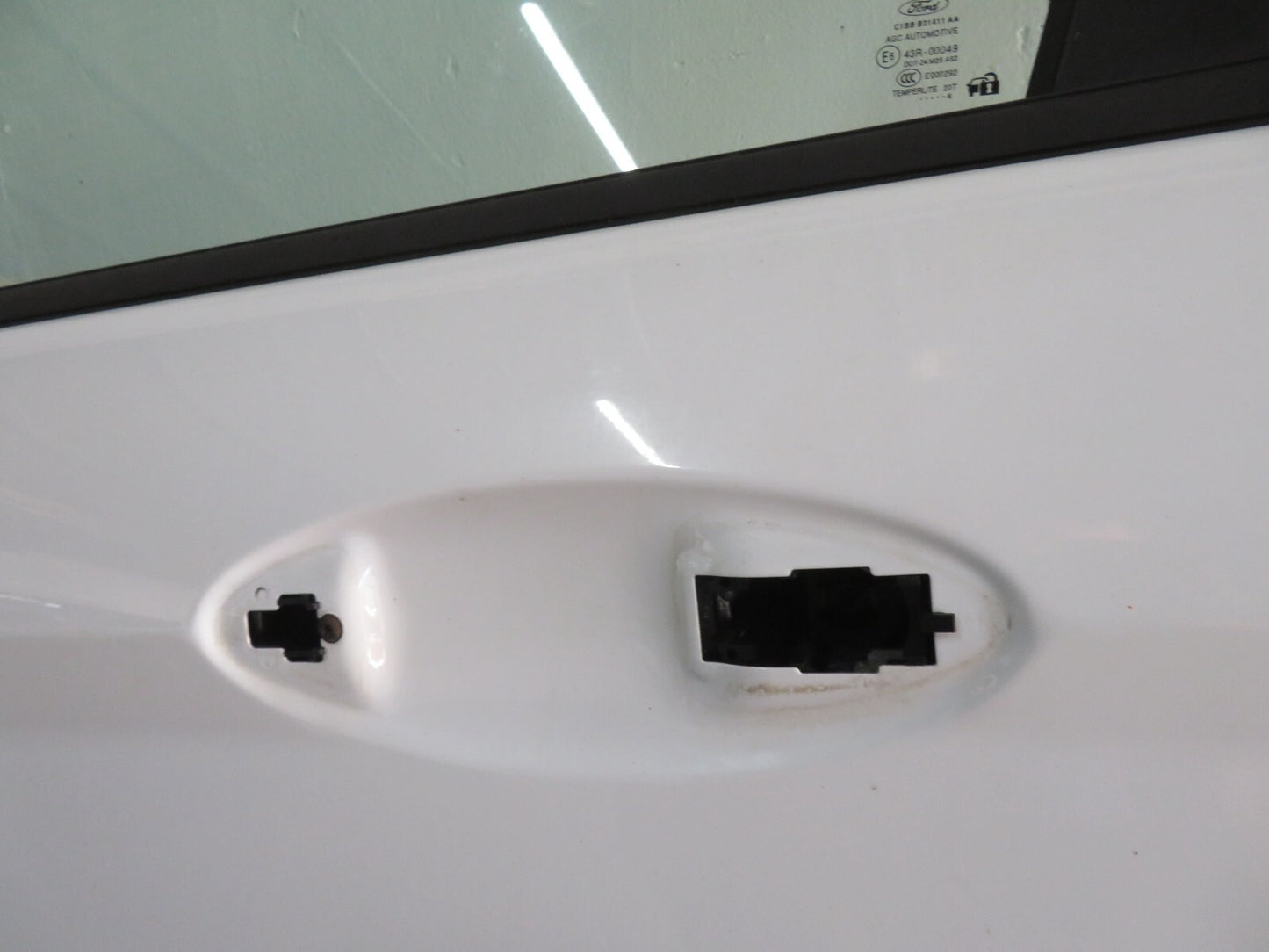 FORD FIESTA MK7 ST180 NS PASSENGER DOOR IN FROZEN WHITE (SEE PHOTOS) 2013-2017