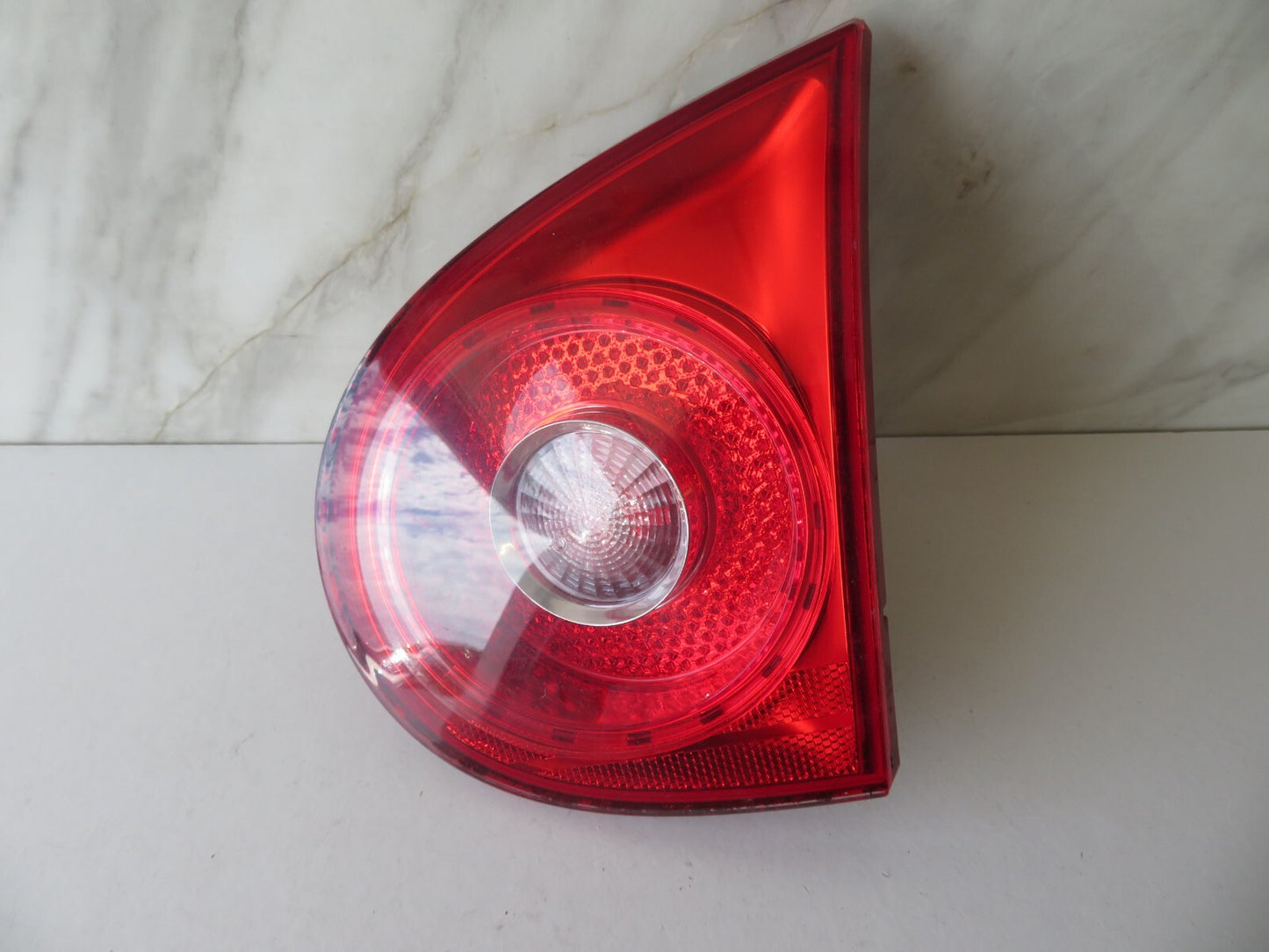 VOLKSWAGEN VW GOLF MK5 OS DRIVER REAR INNER TAIL LIGHT 2004-2009 AMS1115