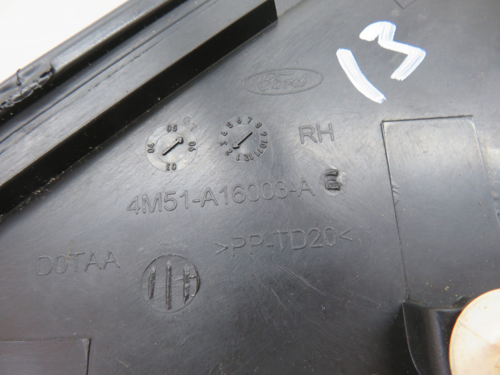 FORD FOCUS MK2 ST225 OS DRIVER FRONT QUARTER TRIM 2006-2010 1330-13