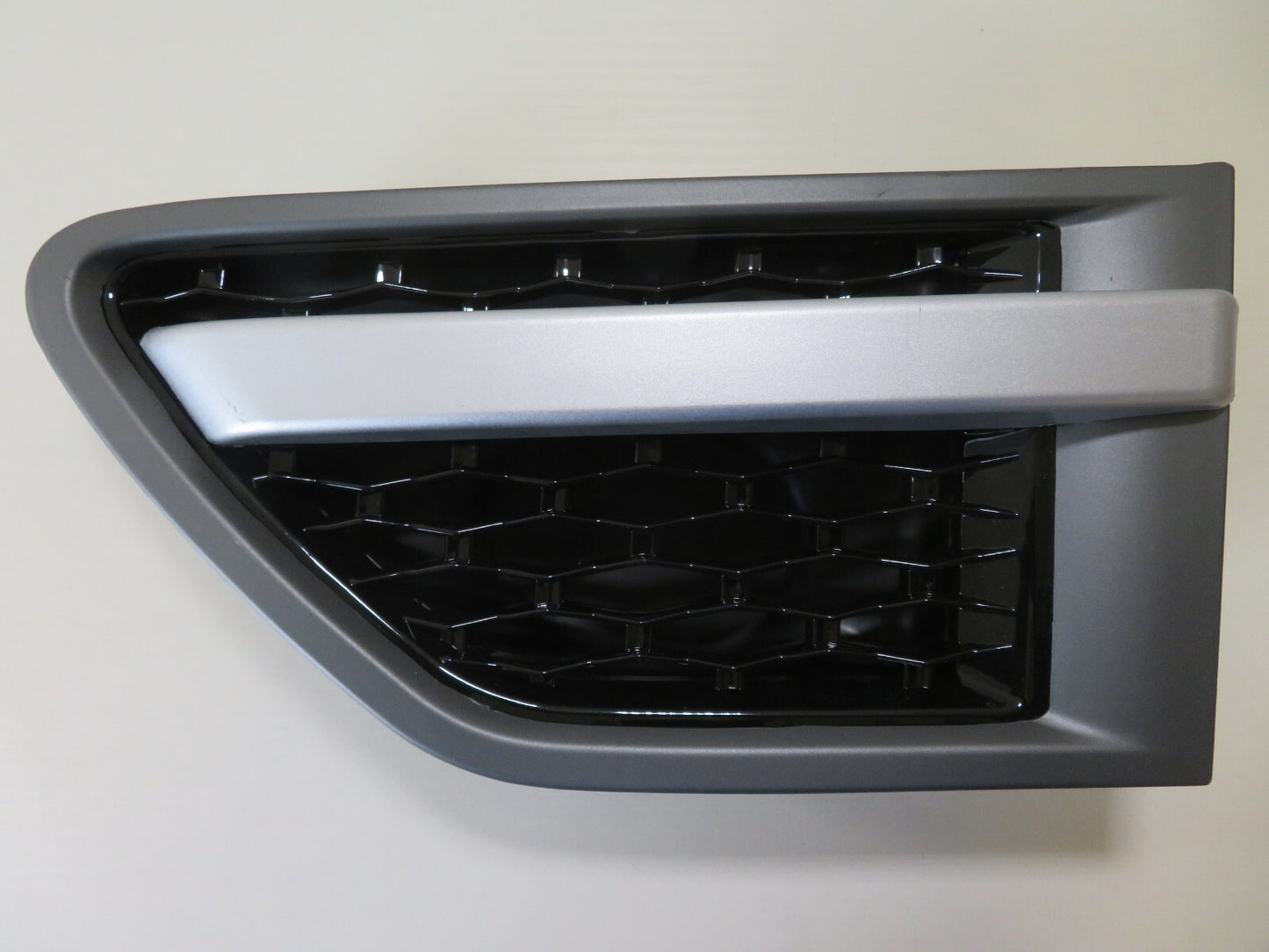 NS PASSENGER SIDE VENT GRILLE FOR RANGE ROVER SPORT L320 LR8021424 09-13
