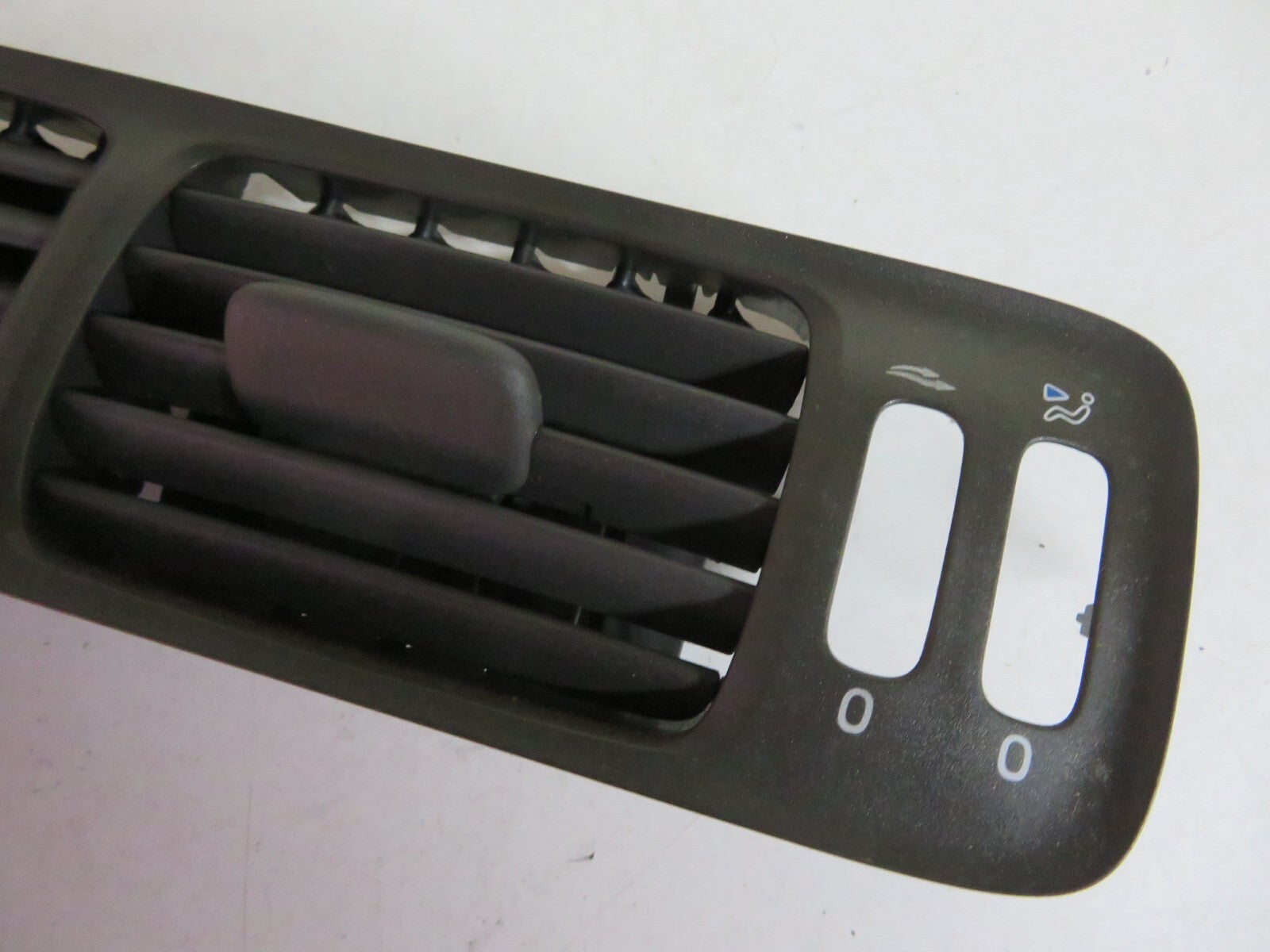VOLVO C70 DASHBOARD CENTRE AIR VENTS 1996-2004 AMS1557-8