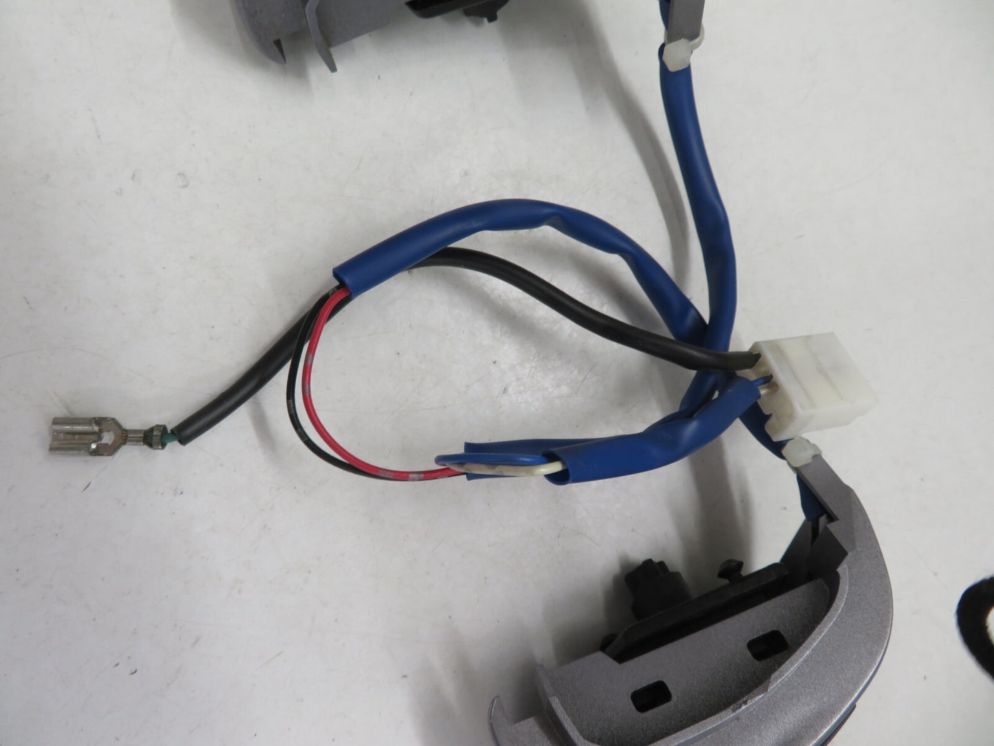 SUZUKI SWIFT STEERING WHEEL SWITCHES CONTROLS 2005-2010 AM1544-5