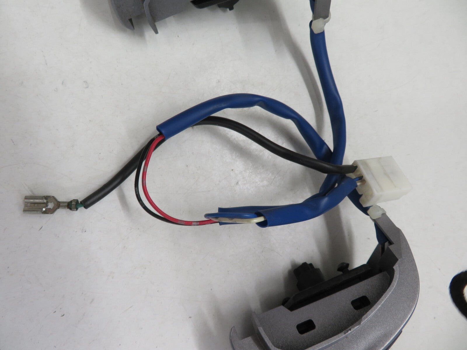 SUZUKI SWIFT STEERING WHEEL SWITCHES CONTROLS 2005-2010 AM1544-5