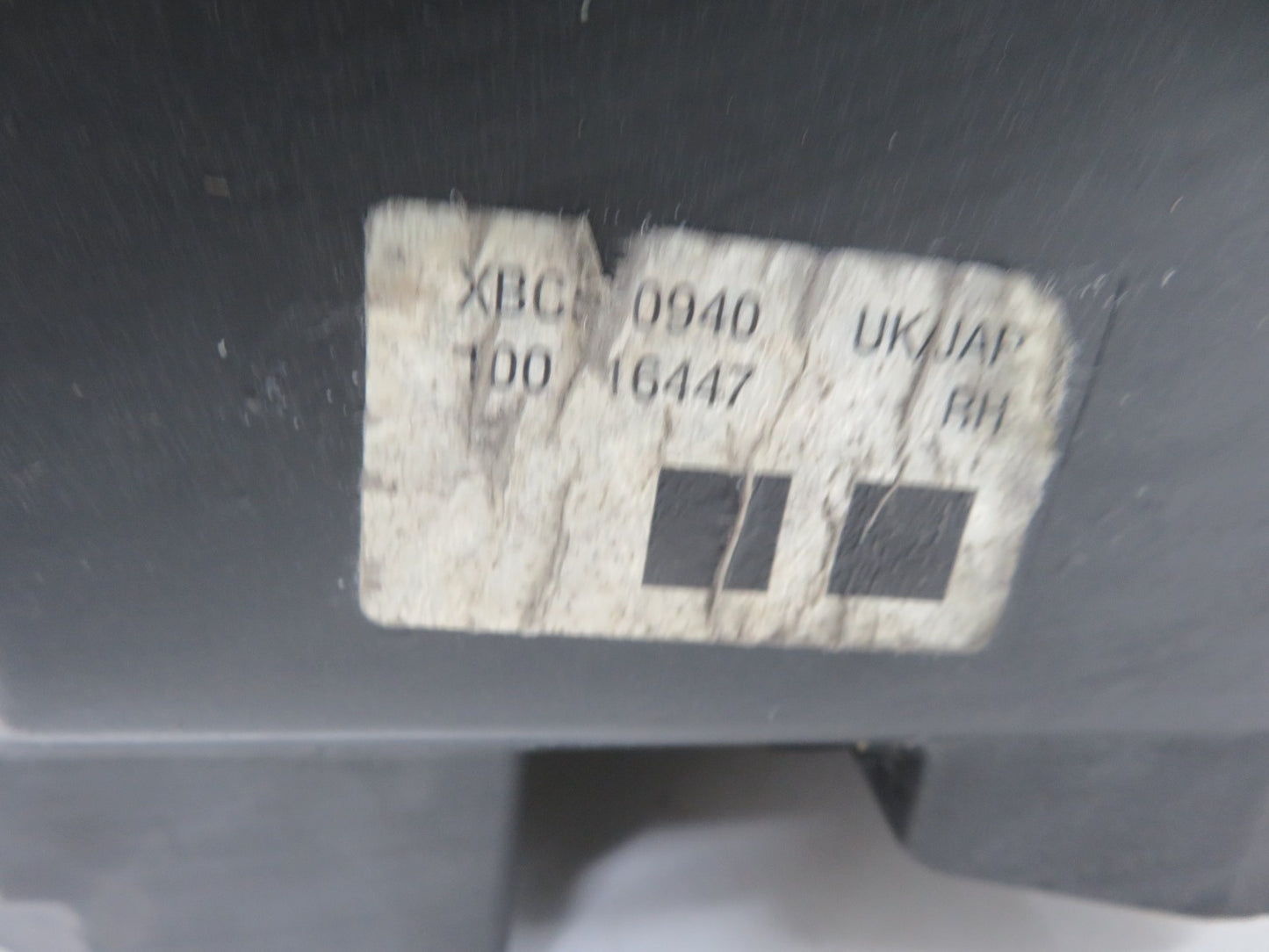 LAND ROVER FREELANDER 1 OS DRIVER HEADLIGHT (BOTTOM BRACKETS BROKEN) 2004-2006