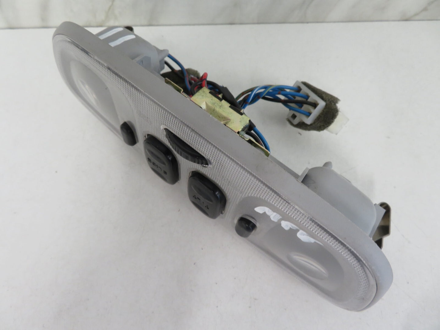 MAZDA MPV INTERIOR ROOF LIGHT LC7169970 2000-2005 A1222-11