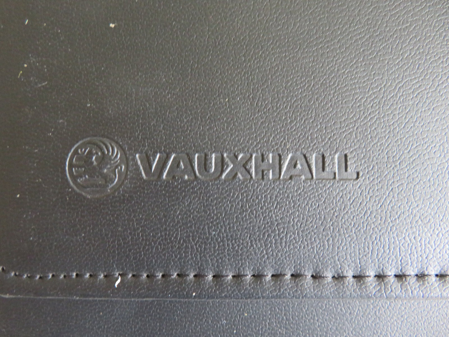 VAUXHALL CORSA C OWNERS MANUAL WITH FOLDER 2000-2006 HM1-24