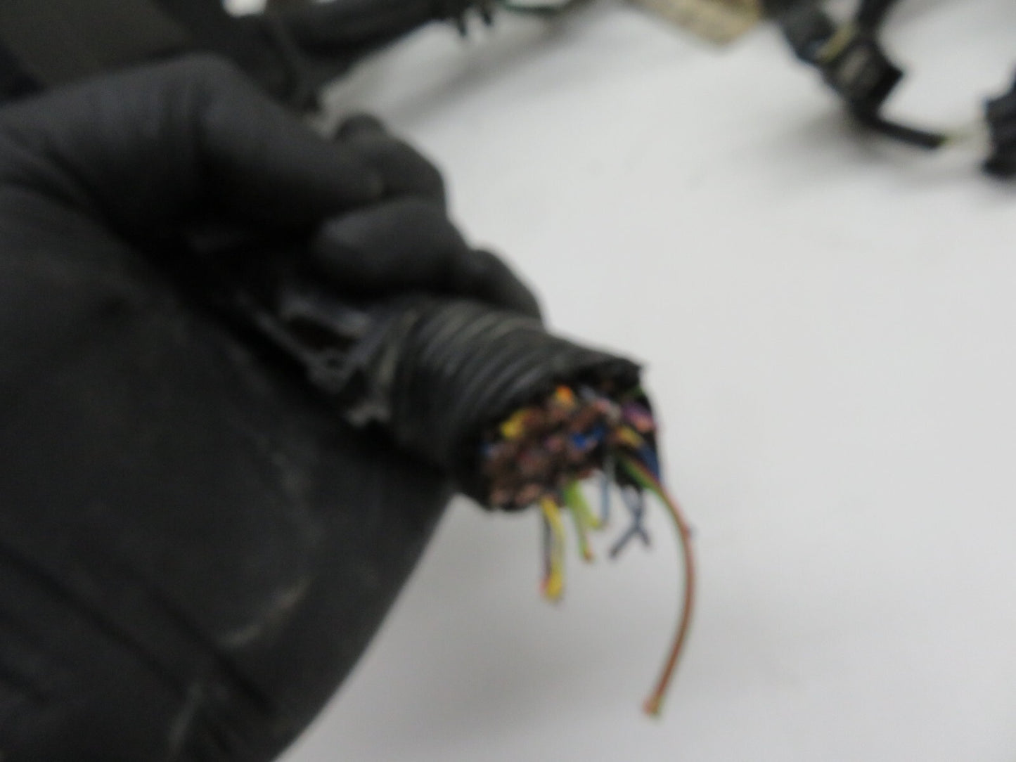 FORD FIESTA MK7 ST180 ENGINE BAY FUSE BOX WITH CUT LOOM 2013-2017 1543-1