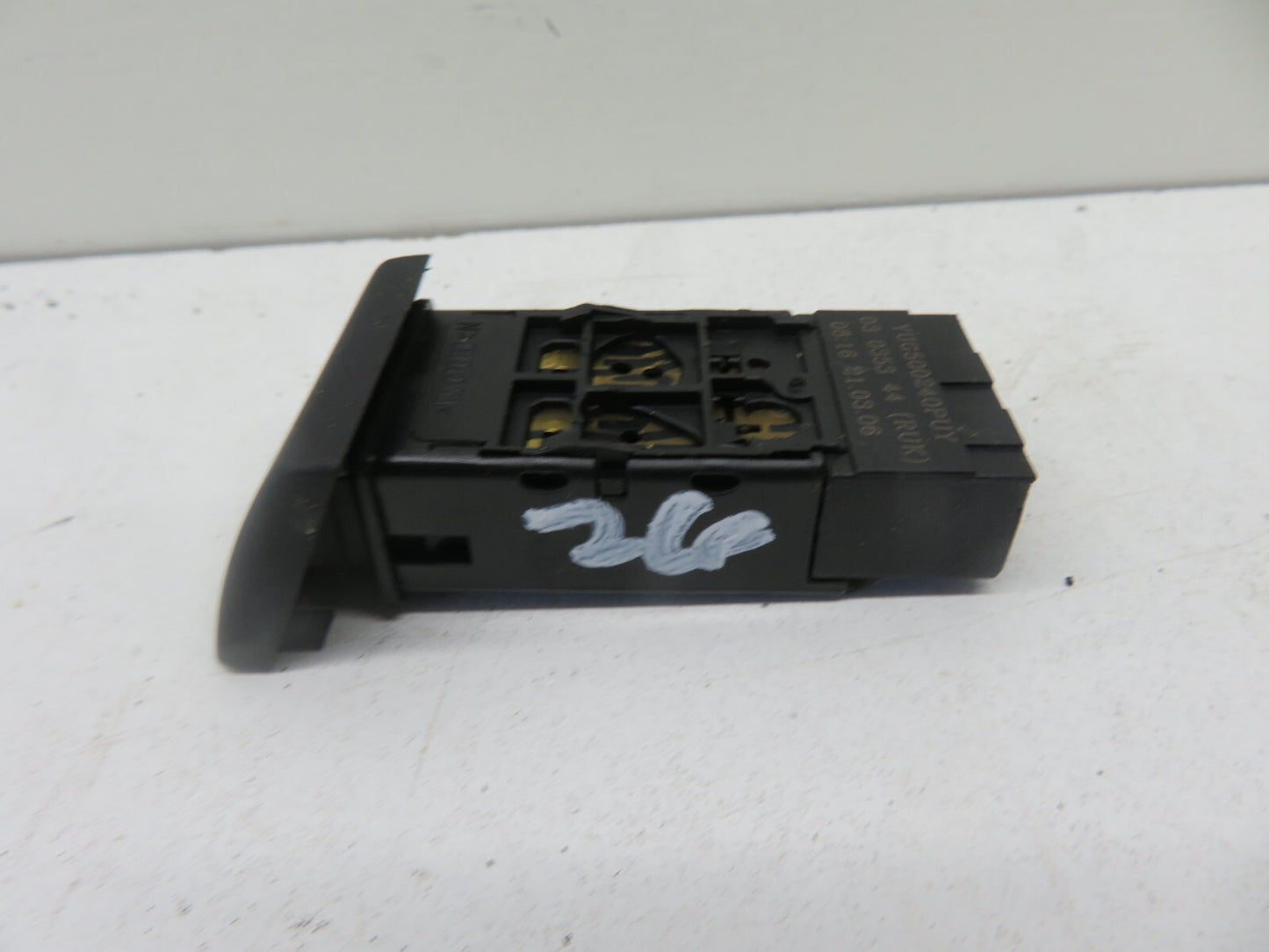 LAND ROVER FREELANDER 1 REAR WIPER SWITCH YUG500240 1997-2006 1734-24