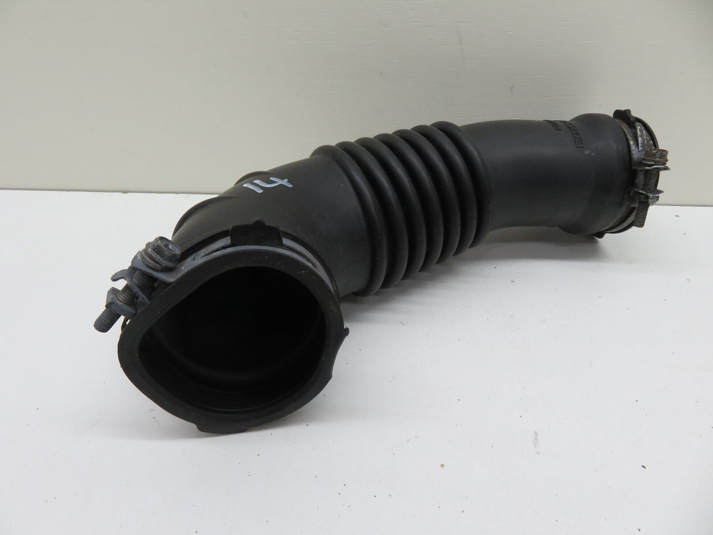 MAZDA CX7 AIR INTAKE PIPE R2AX13221 2008-2012 1414-14