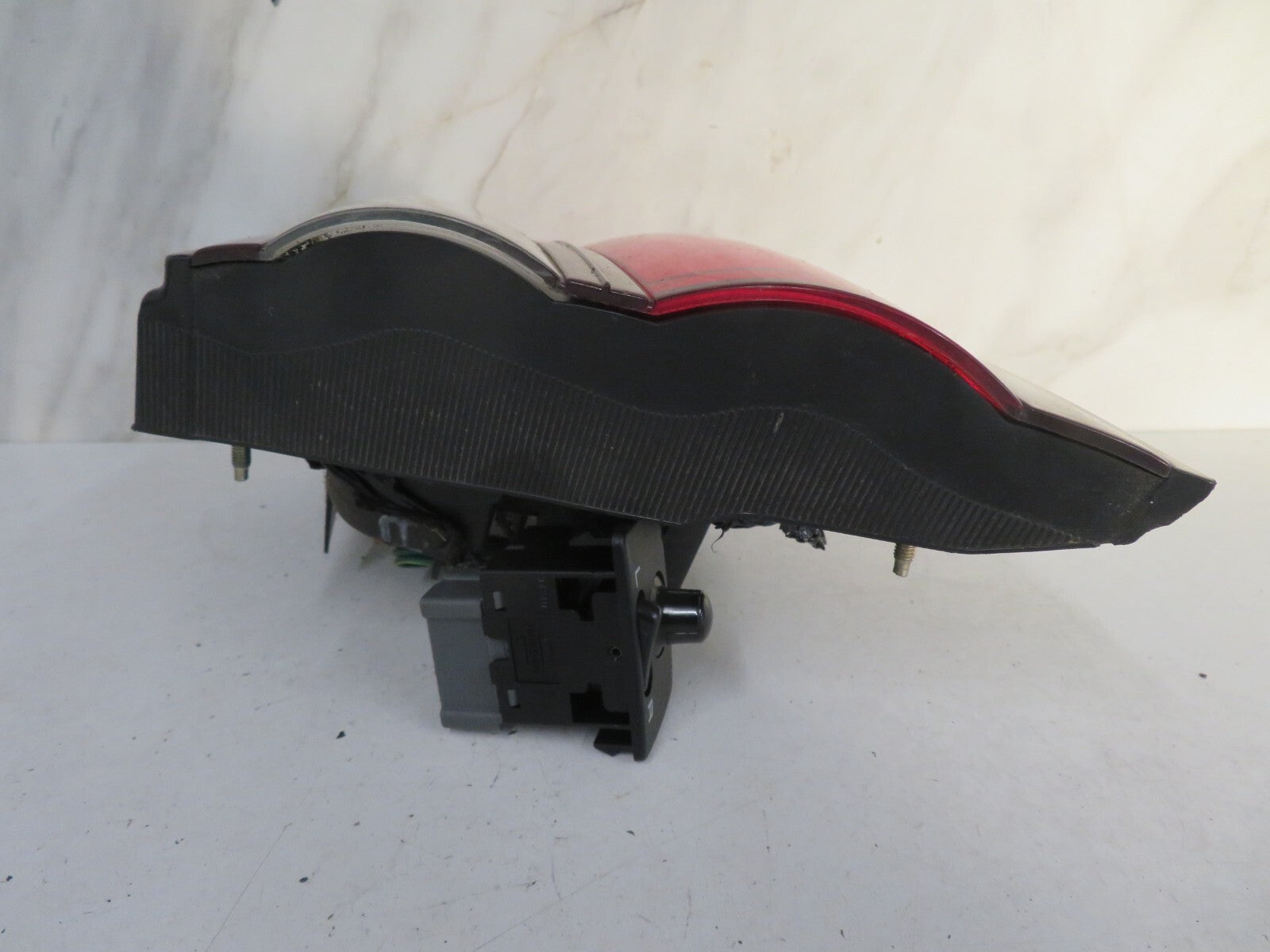 NISSAN ALMERA OS DRIVER REAR OUTER TAIL LIGHT 1998-2000 1624-10