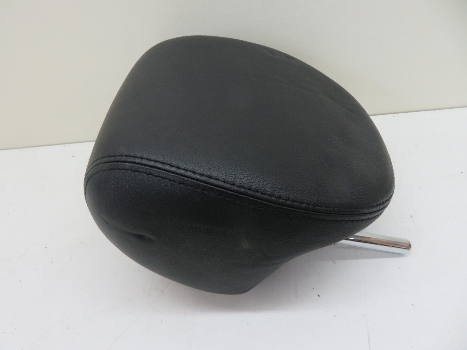 PORSCHE CAYENNE 955 REAR LEATHER HEAD REST LEFT OR RIGHT 2003-2006