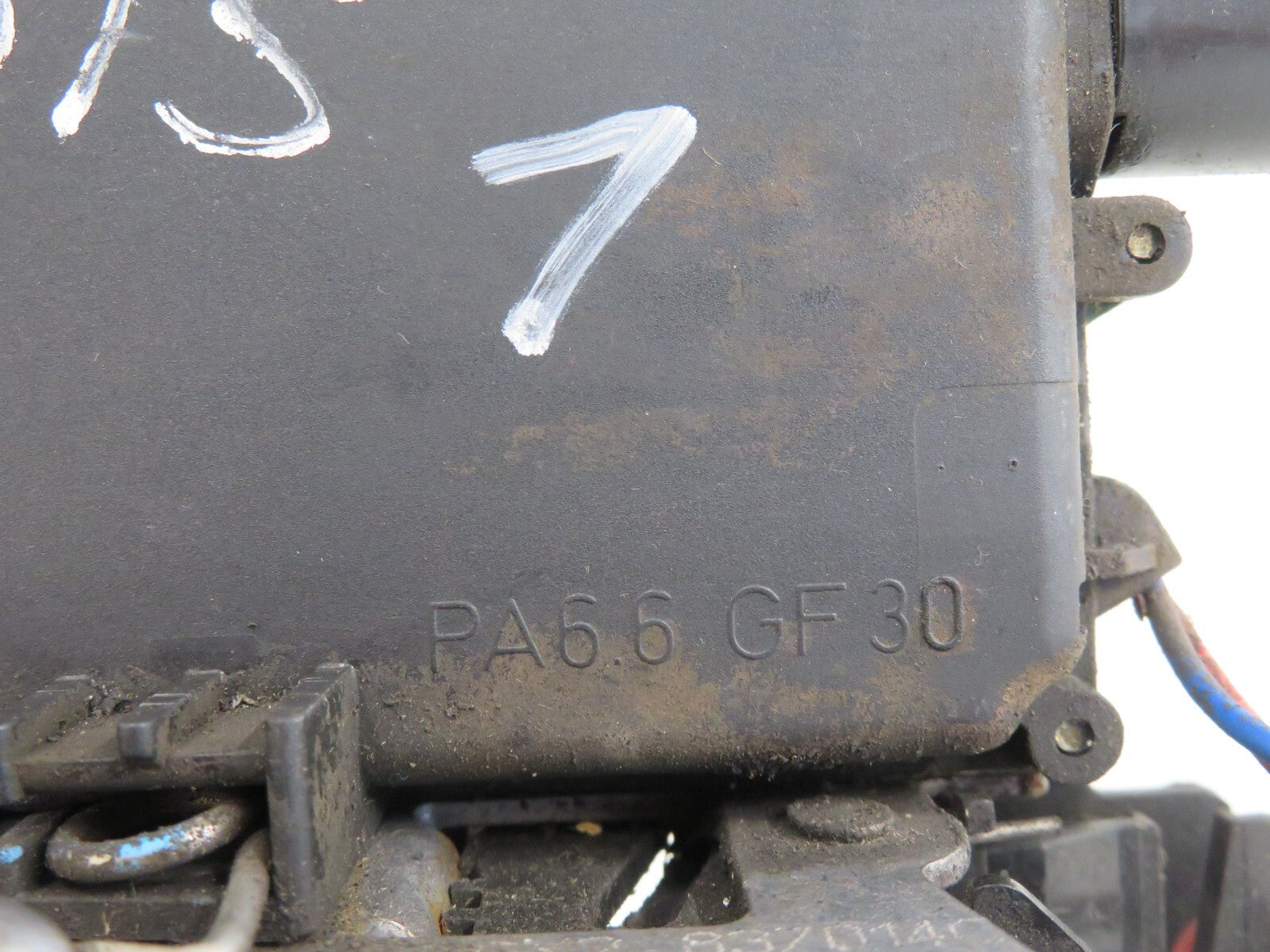 VOLKSWAGEN VW BEETLE OS DRIVER DOOR LOCK CATCH 1999-2005 AMS-7