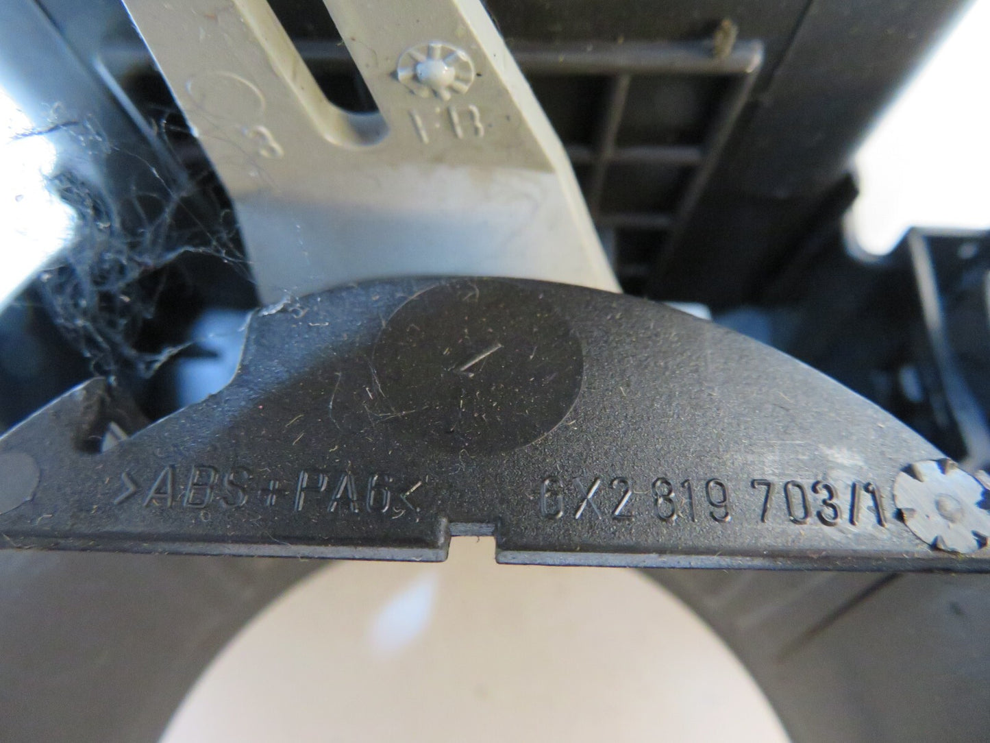 VOLKSWAGEN VW POLO 6N2 OS DRIVER AIR VENT 6X2819703 1999-2003 B8-2