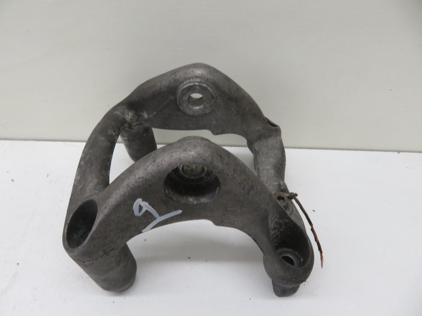 PORSCHE CAYENNE 955 MOUNT BRACKET 948115203 2003-2006 1718-9