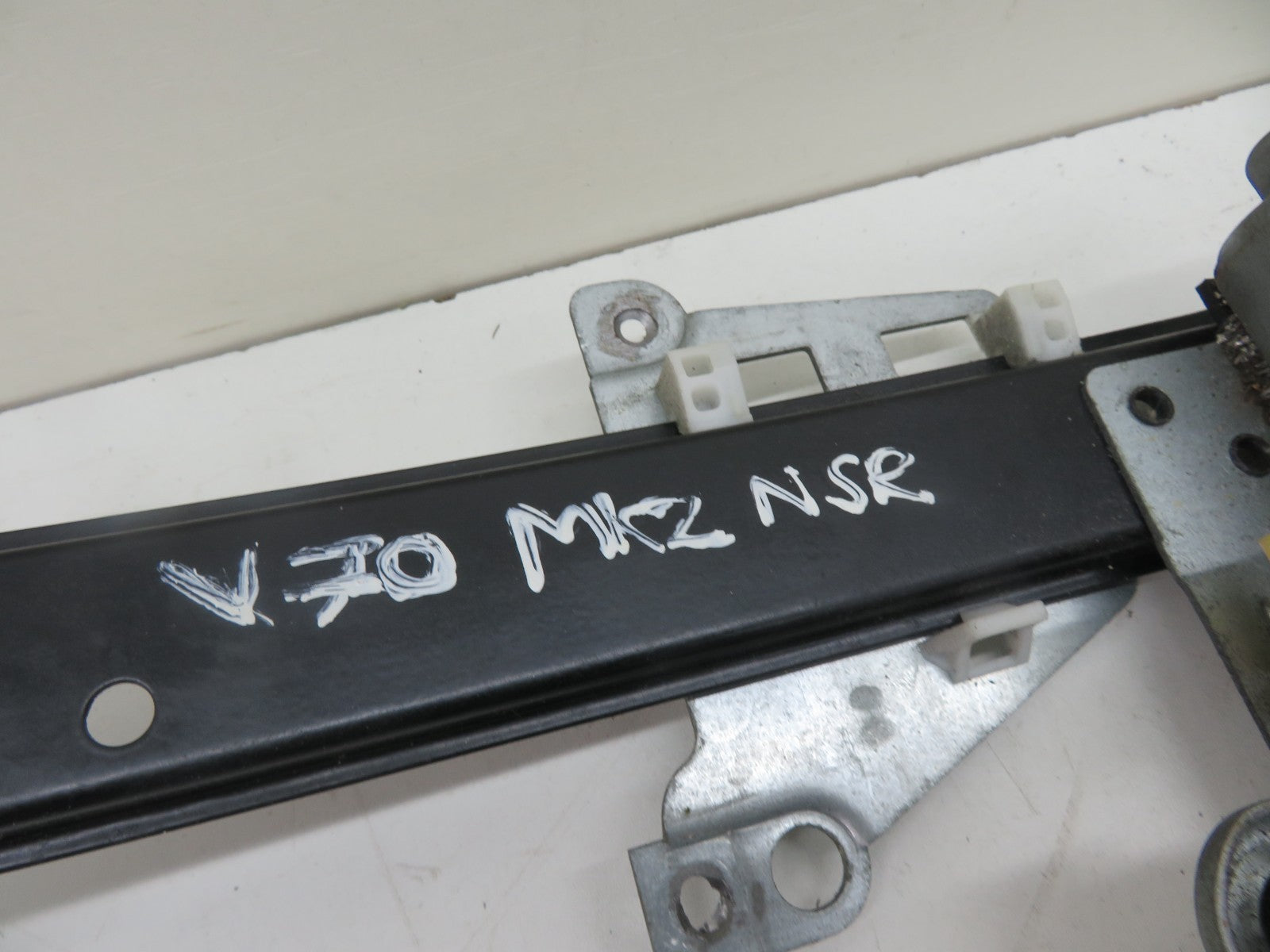 VOLVO V70 MK2 NSR WINDOW REGULATOR MOTOR LEFT REAR 2000-2007 1241-1