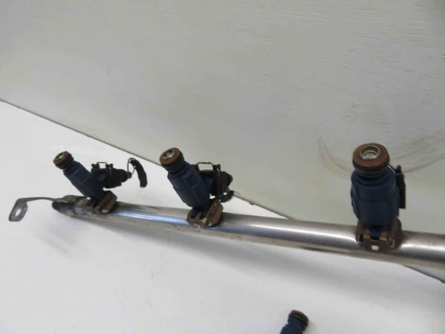 PORSCHE CAYENNE 955 V8 FUEL INJECTORS AND RAIL 0280156101 2003-2006 1804-2