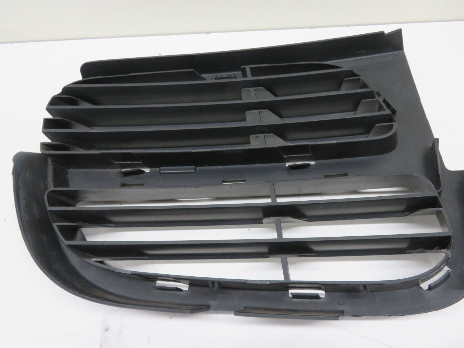PORSCHE CAYENNE 955 NS PASSENGER FRONT GRILL 7L5807681 2003-2007 1718-2
