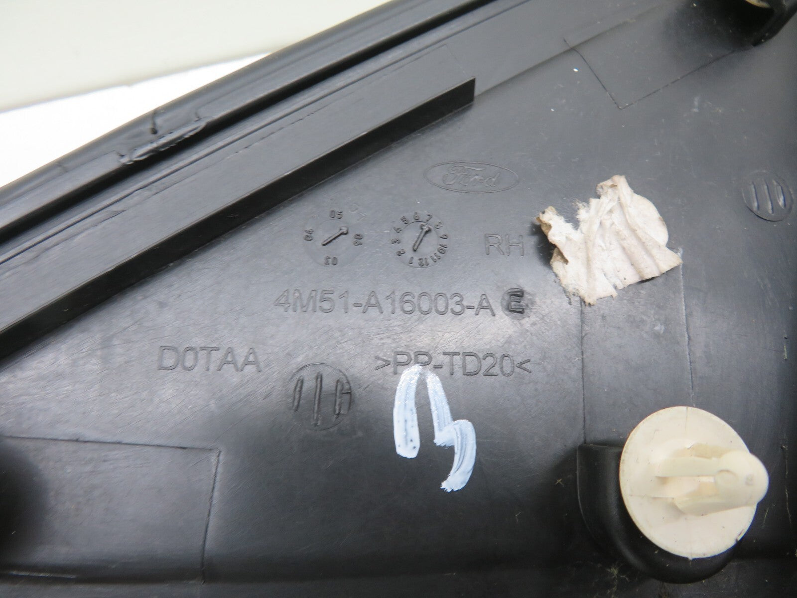 FORD FOCUS MK2 ST225 OS DRIVER FRONT QUARTER TRIM 2006-2010 1654-3